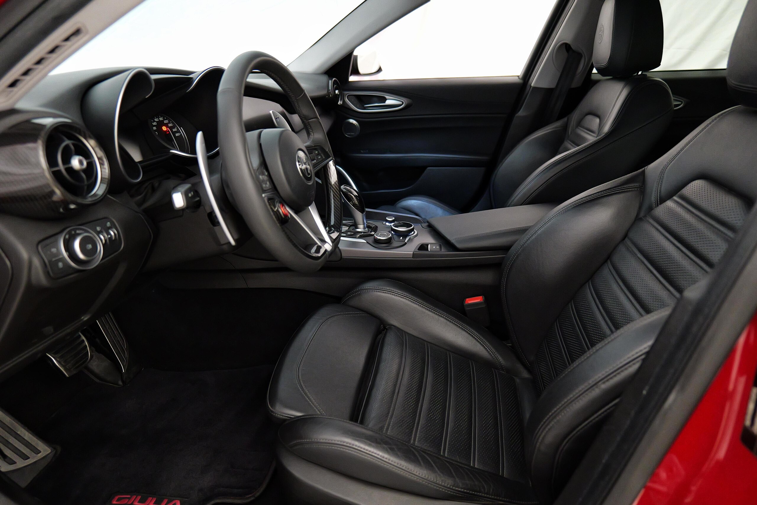 2018 Alfa Romeo Giulia Veloce — Photo 8 / 39