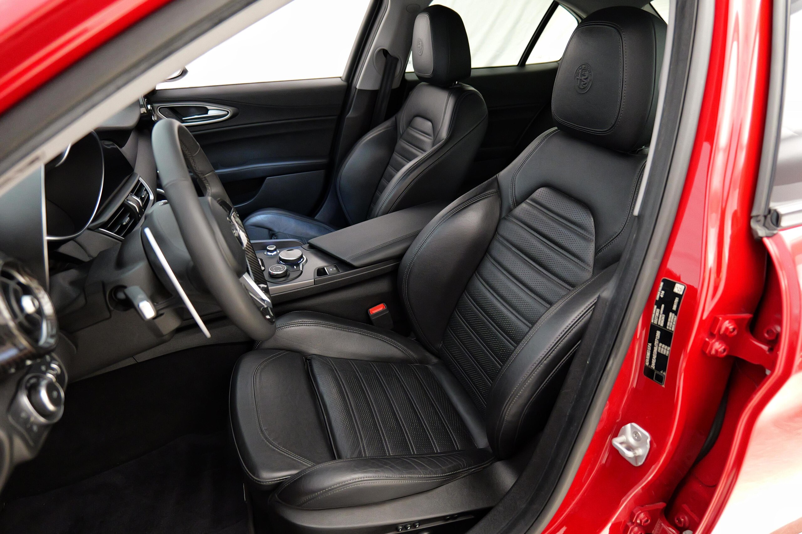 2018 Alfa Romeo Giulia Veloce — Photo 11 / 39