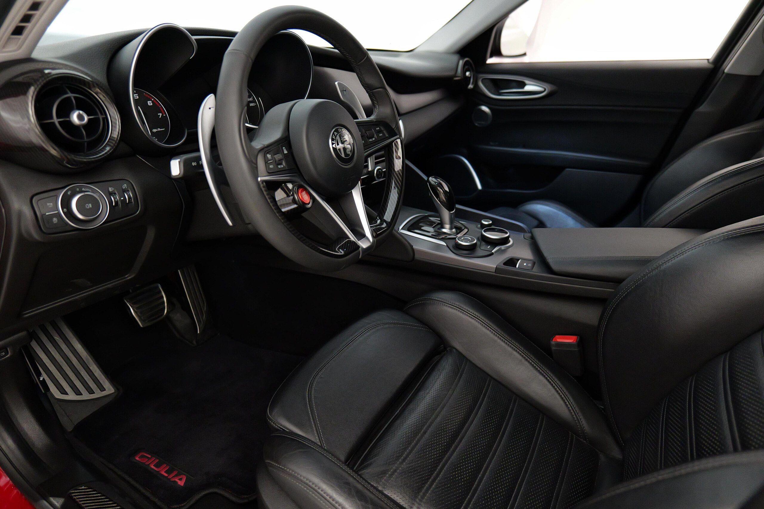 2018 Alfa Romeo Giulia Veloce — Photo 12 / 39