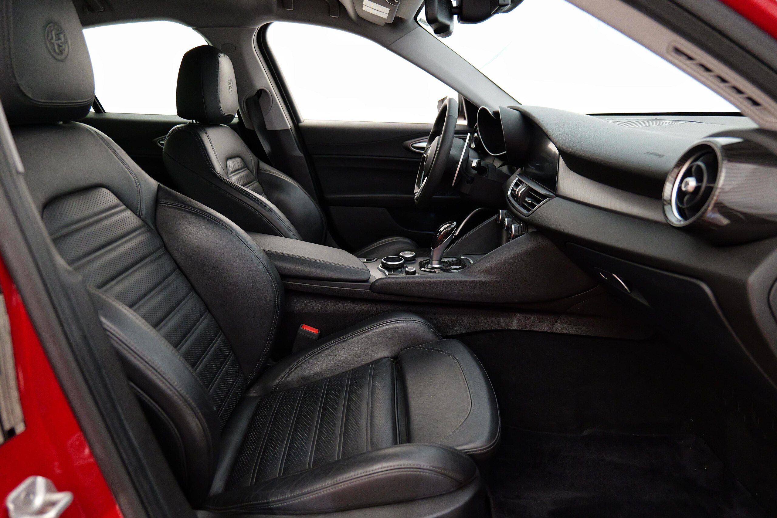 2018 Alfa Romeo Giulia Veloce — Photo 14 / 39