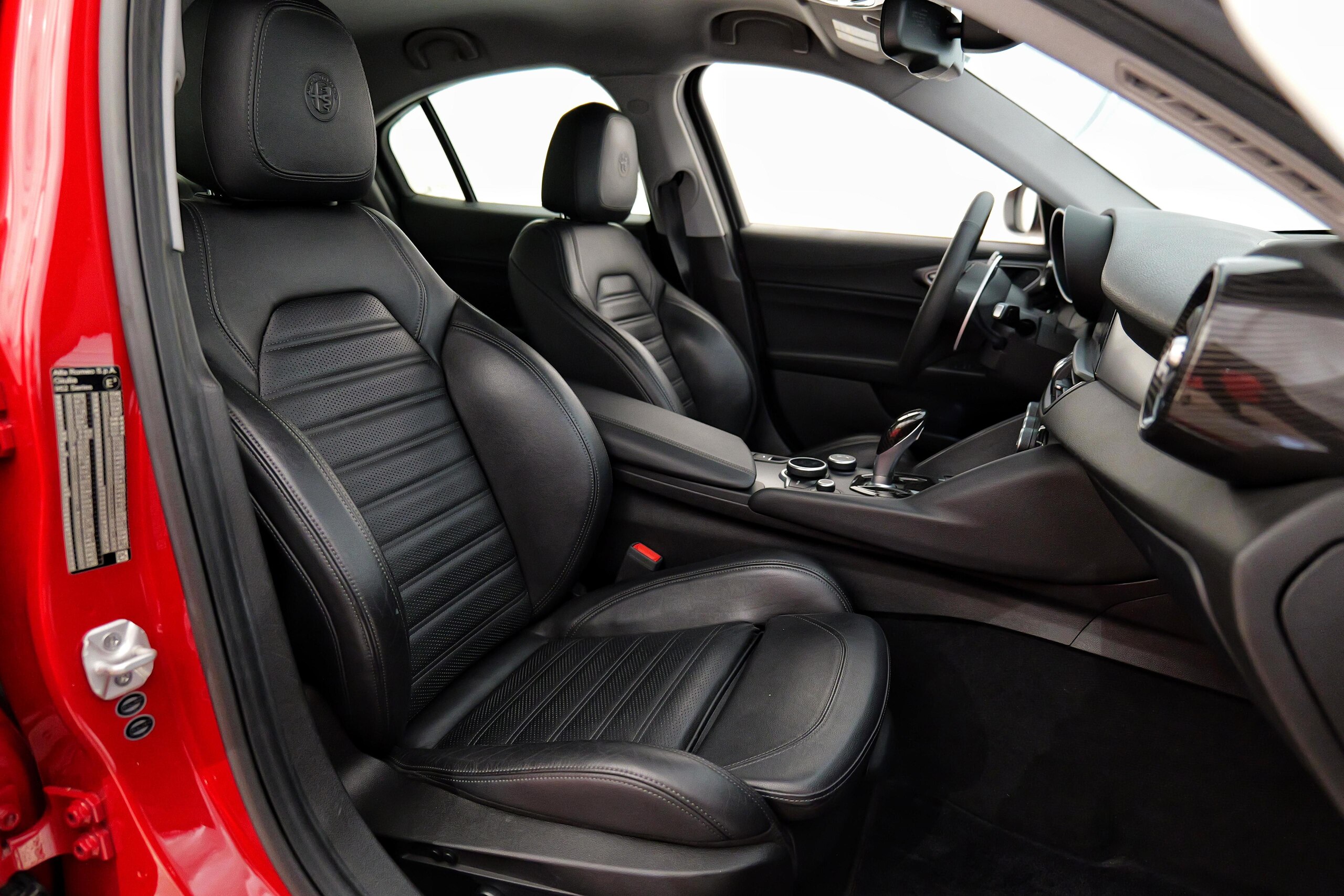 2018 Alfa Romeo Giulia Veloce — Photo 15 / 39