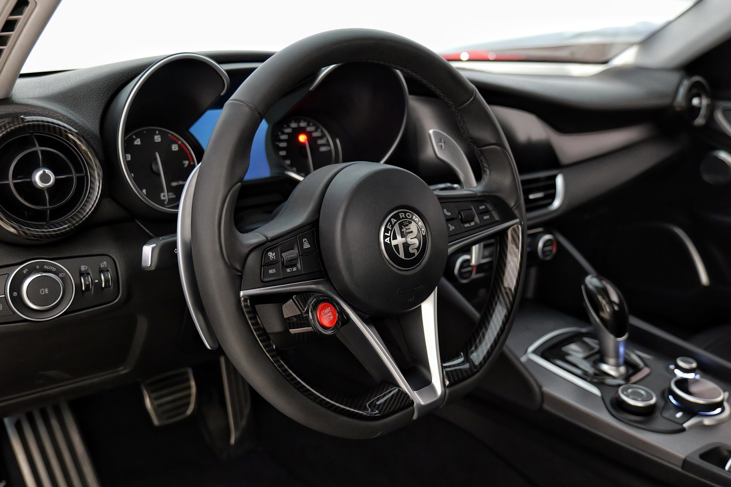 2018 Alfa Romeo Giulia Veloce — Photo 20 / 39