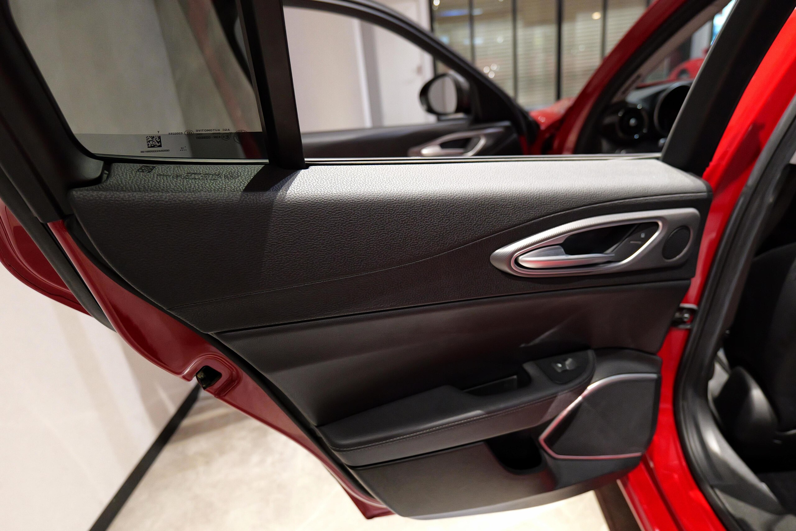 2018 Alfa Romeo Giulia Veloce — Photo 30 / 39