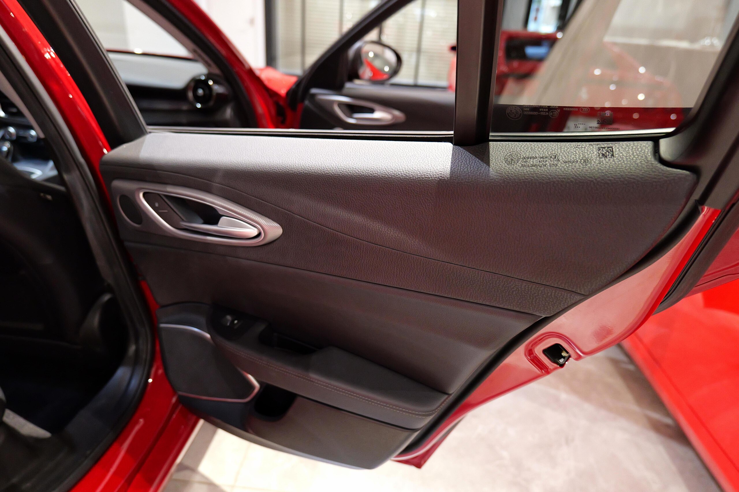 2018 Alfa Romeo Giulia Veloce — Photo 32 / 39