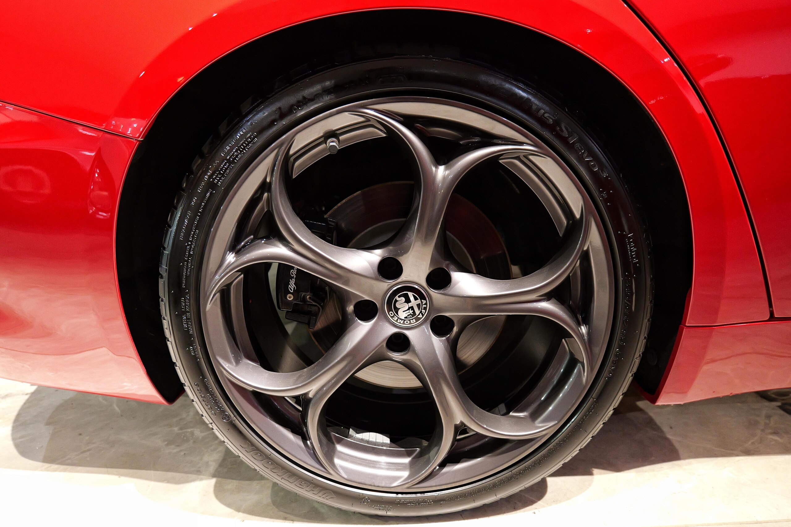 2018 Alfa Romeo Giulia Veloce — Photo 35 / 39