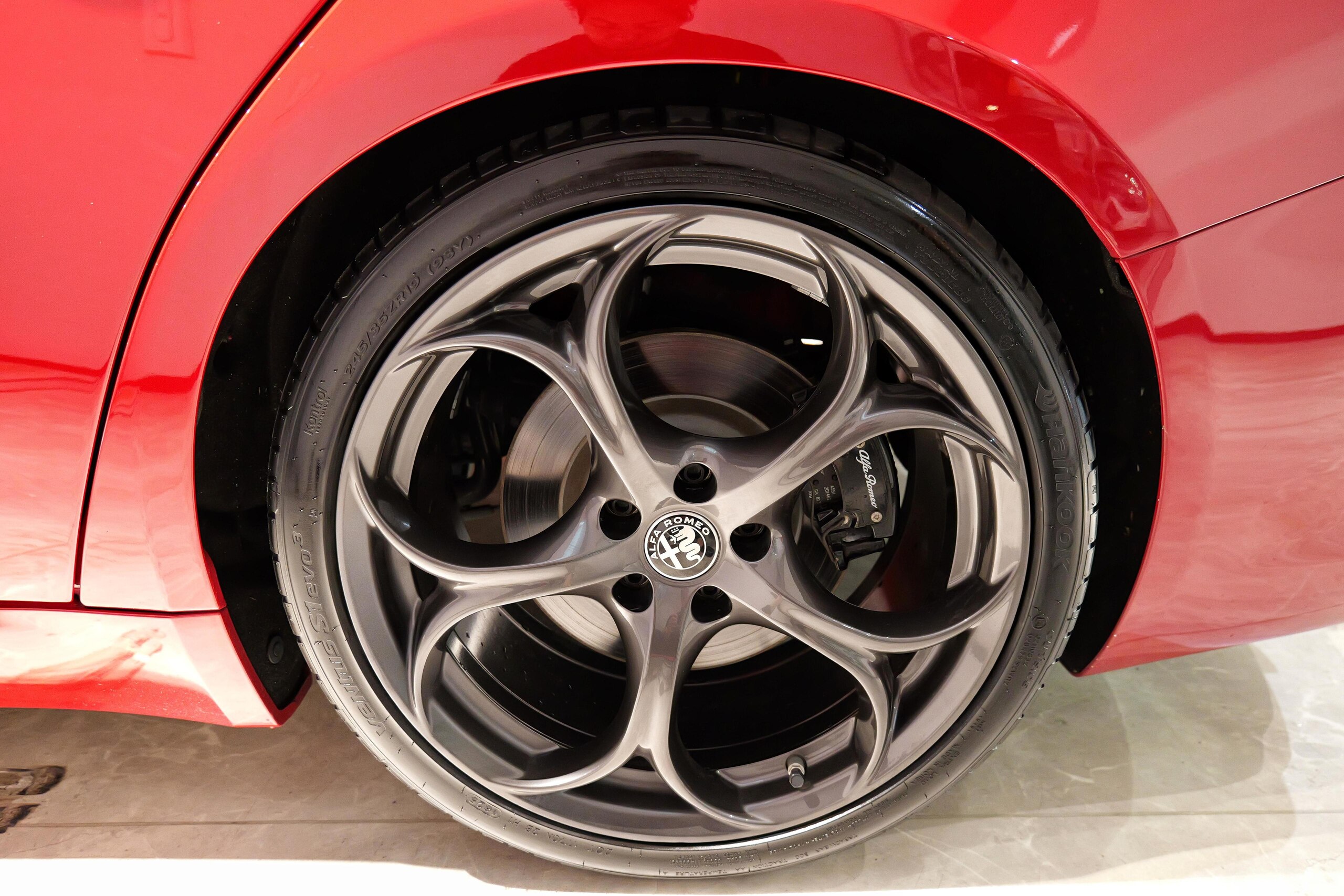 2018 Alfa Romeo Giulia Veloce — Photo 38 / 39