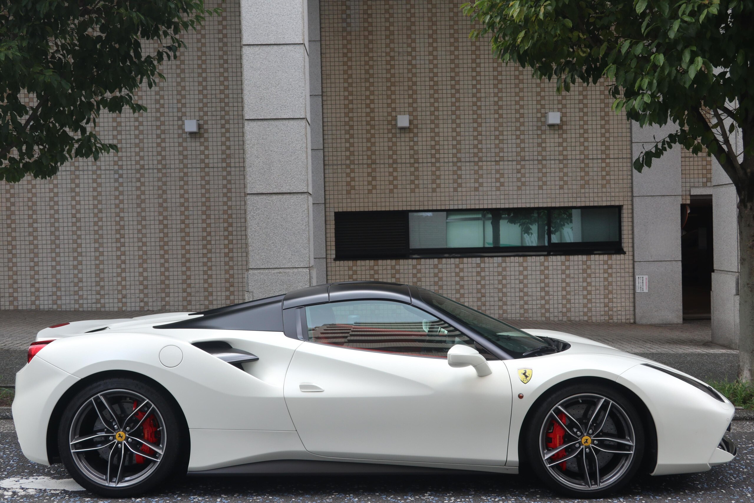 2018 Ferrari 488 Spider — Photo 12 / 67