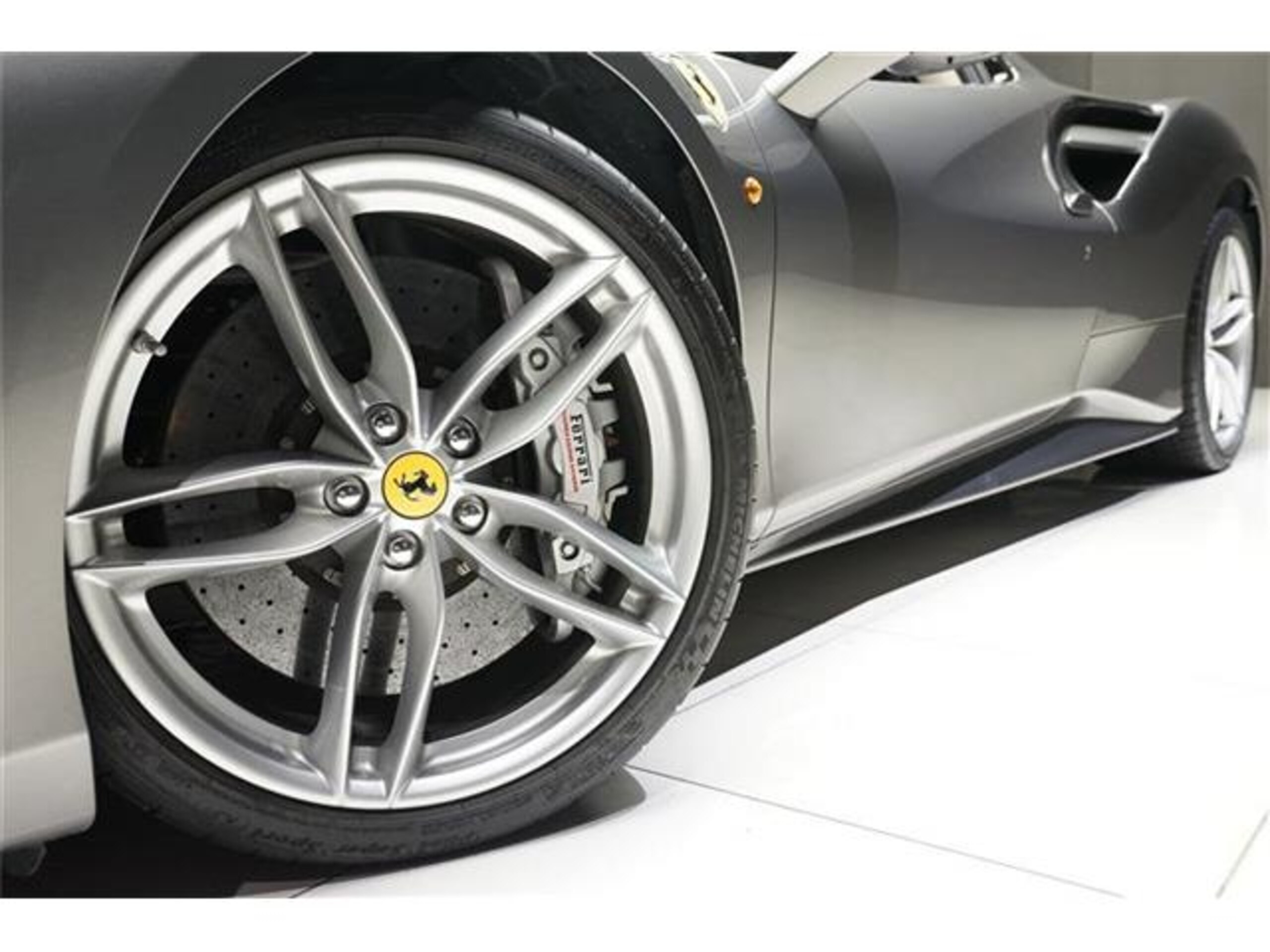2018 Ferrari 488 Spider — Photo 6 / 25