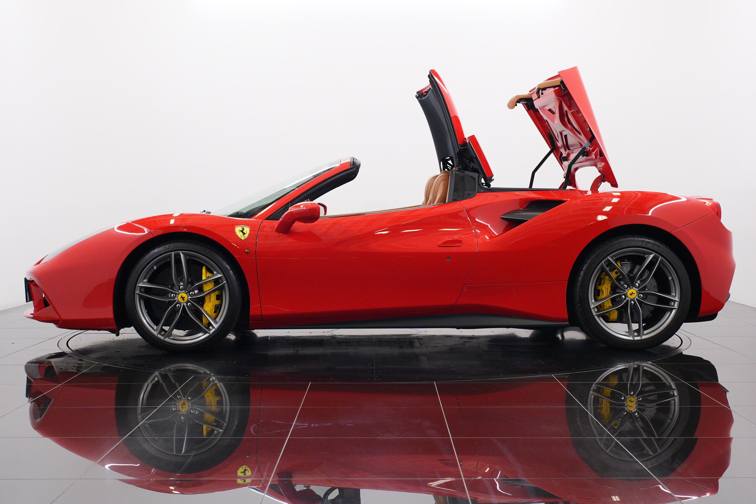 2018 Ferrari 488 Spider — Photo 23 / 52