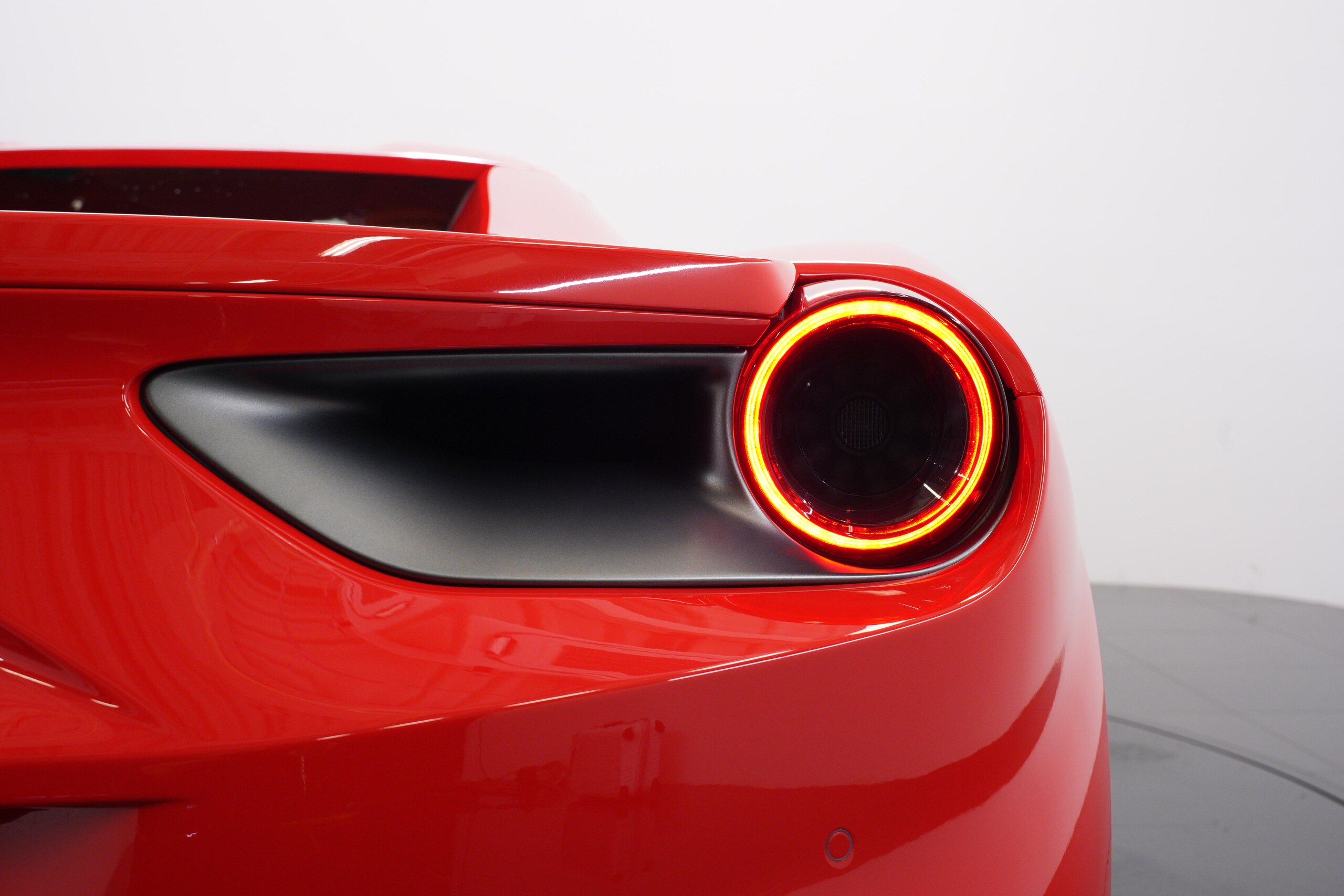 2018 Ferrari 488 Spider — Photo 37 / 52