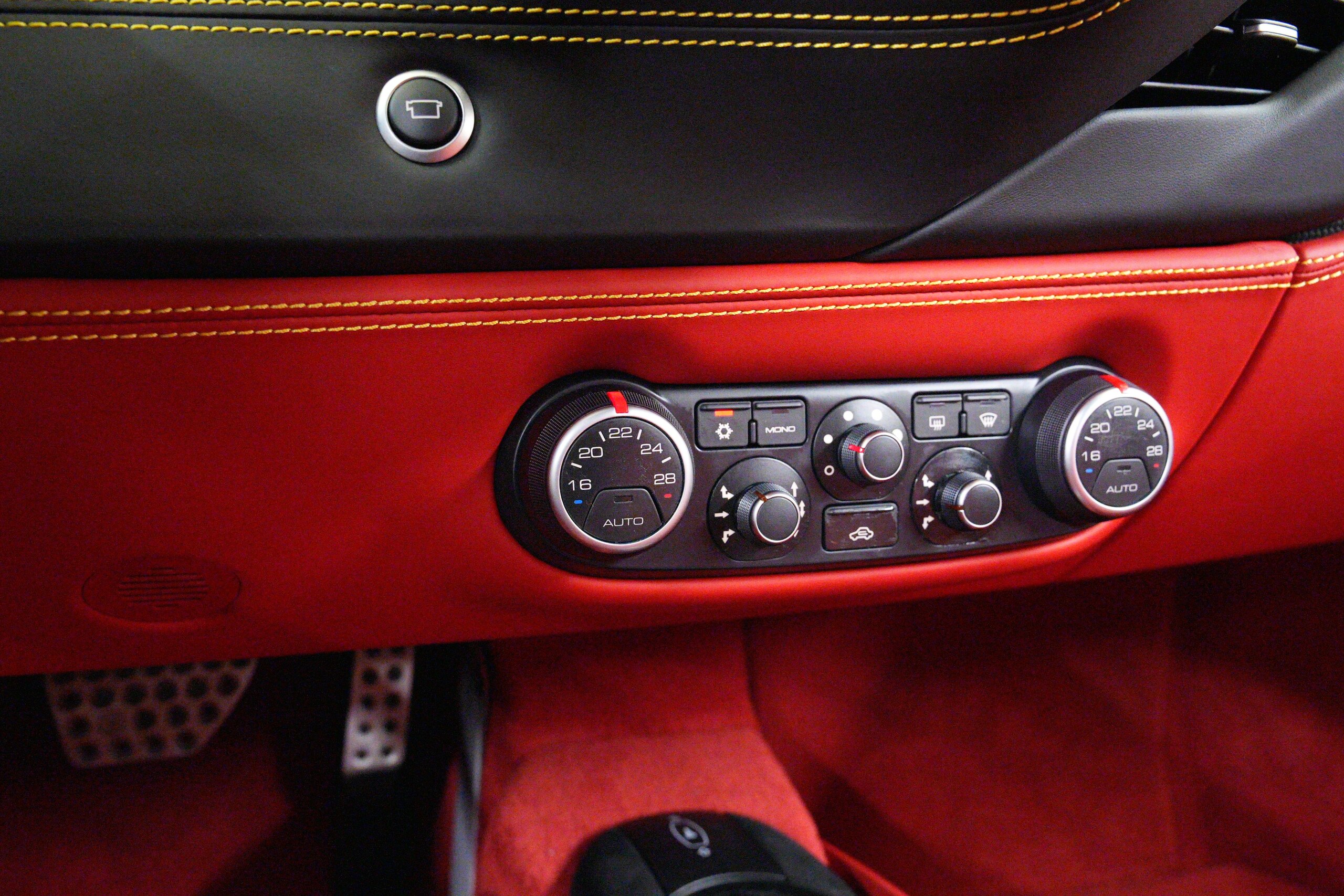 2018 Ferrari 488GTB — Photo 27 / 44