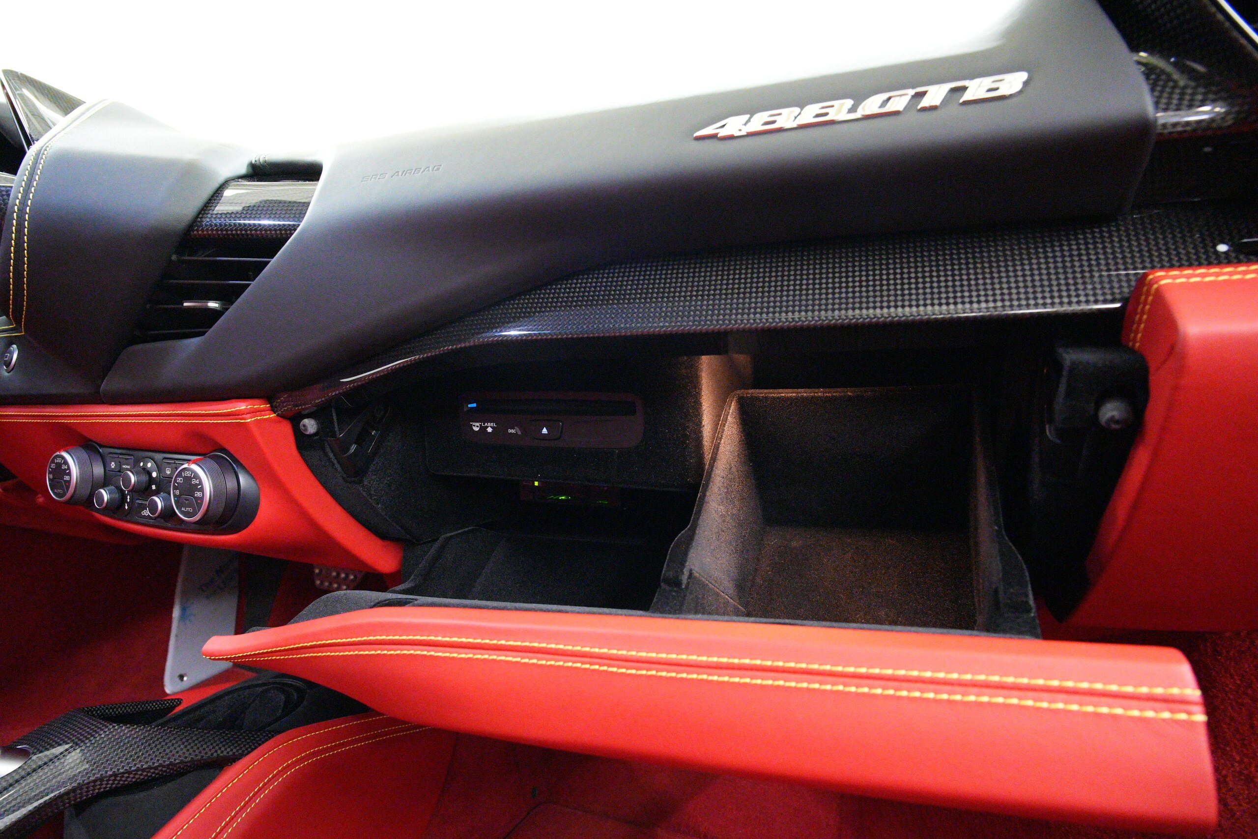 2018 Ferrari 488GTB — Photo 30 / 44