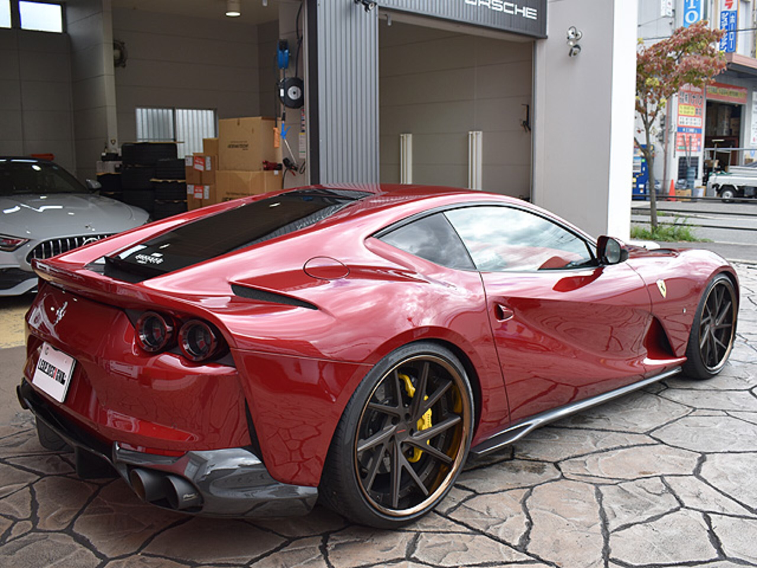 2018 Ferrari 812 Superfast — Photo 12 / 37