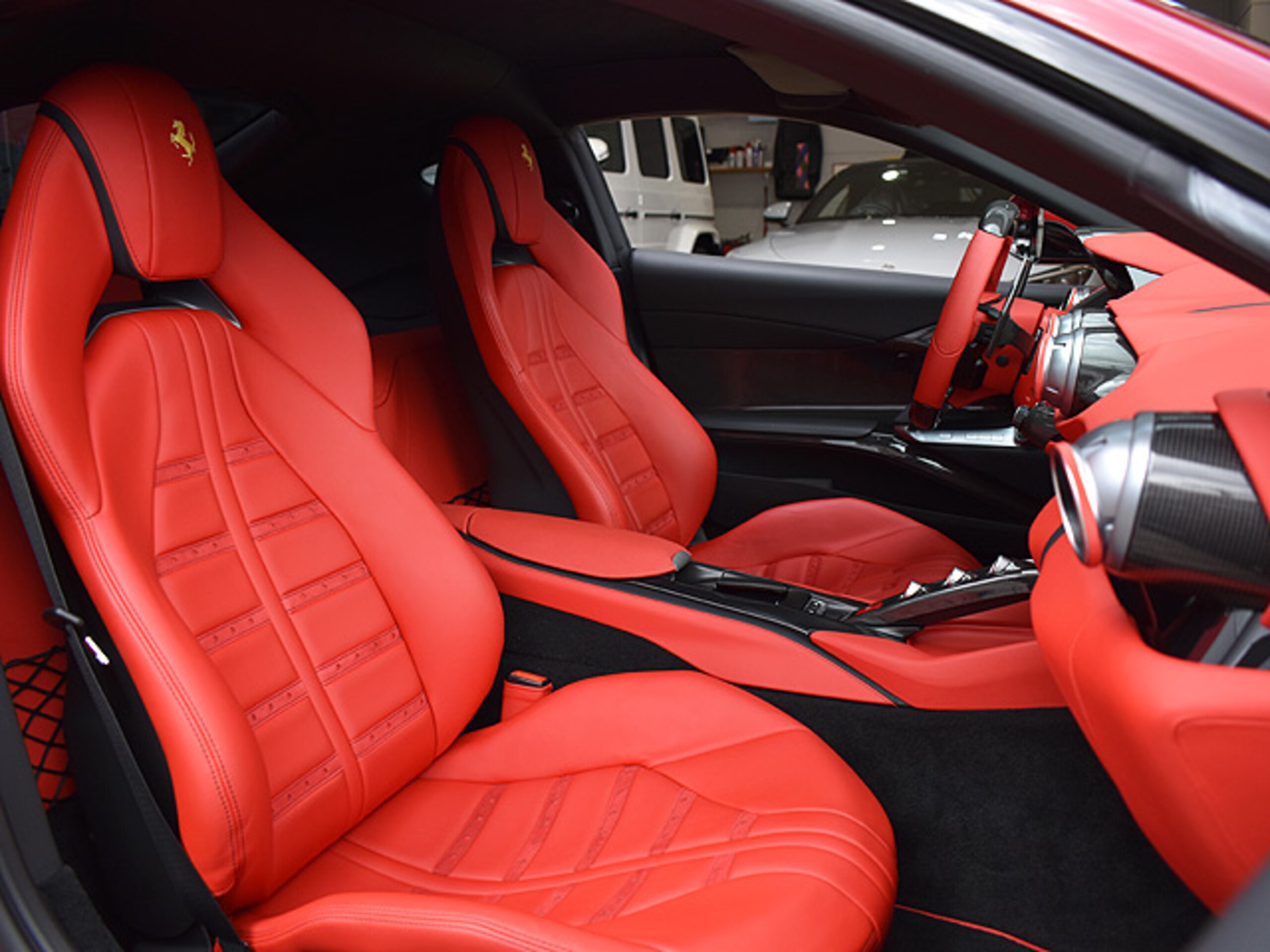 2018 Ferrari 812 Superfast — Photo 28 / 37
