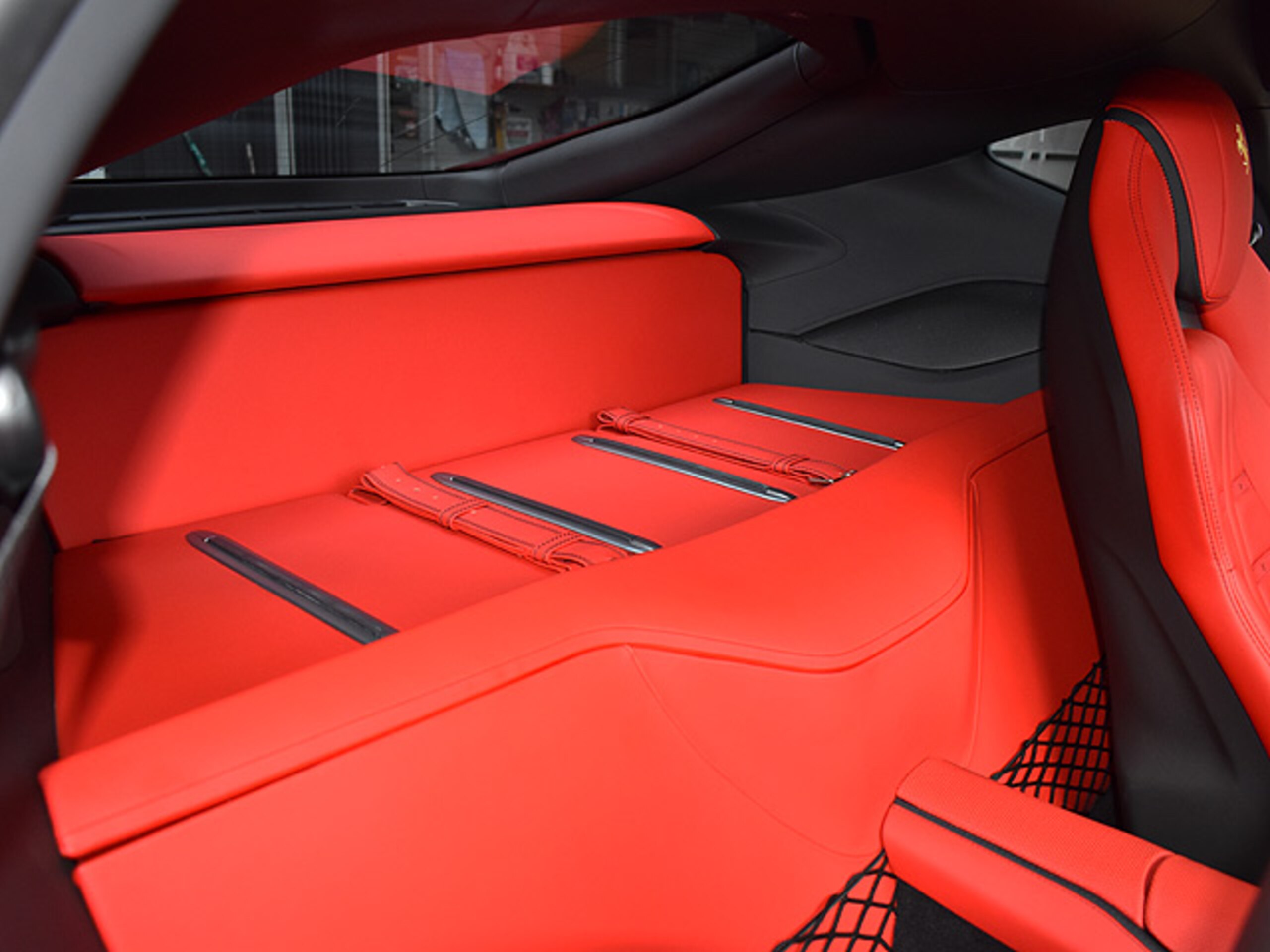 2018 Ferrari 812 Superfast — Photo 31 / 37