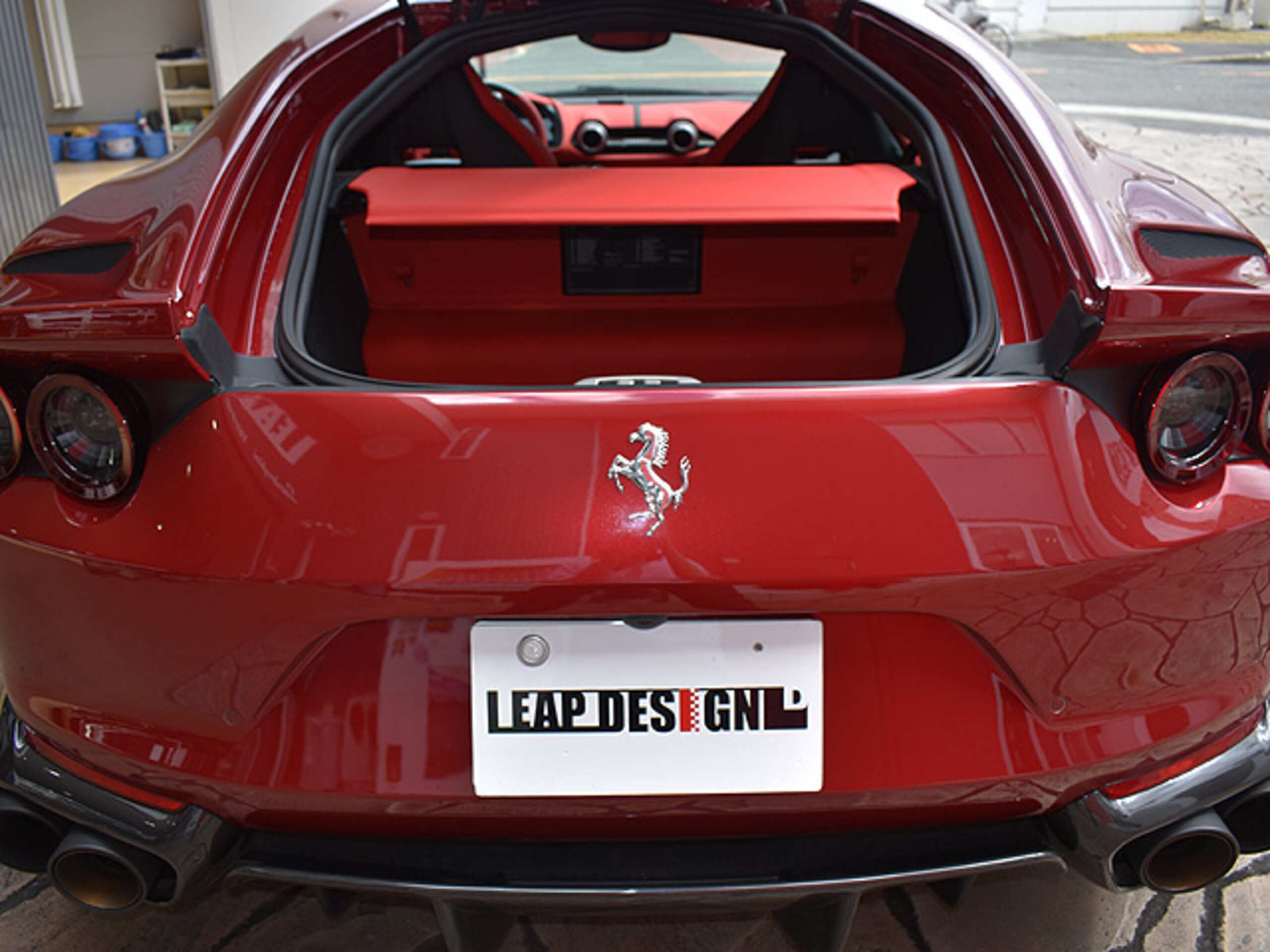 2018 Ferrari 812 Superfast — Photo 35 / 37