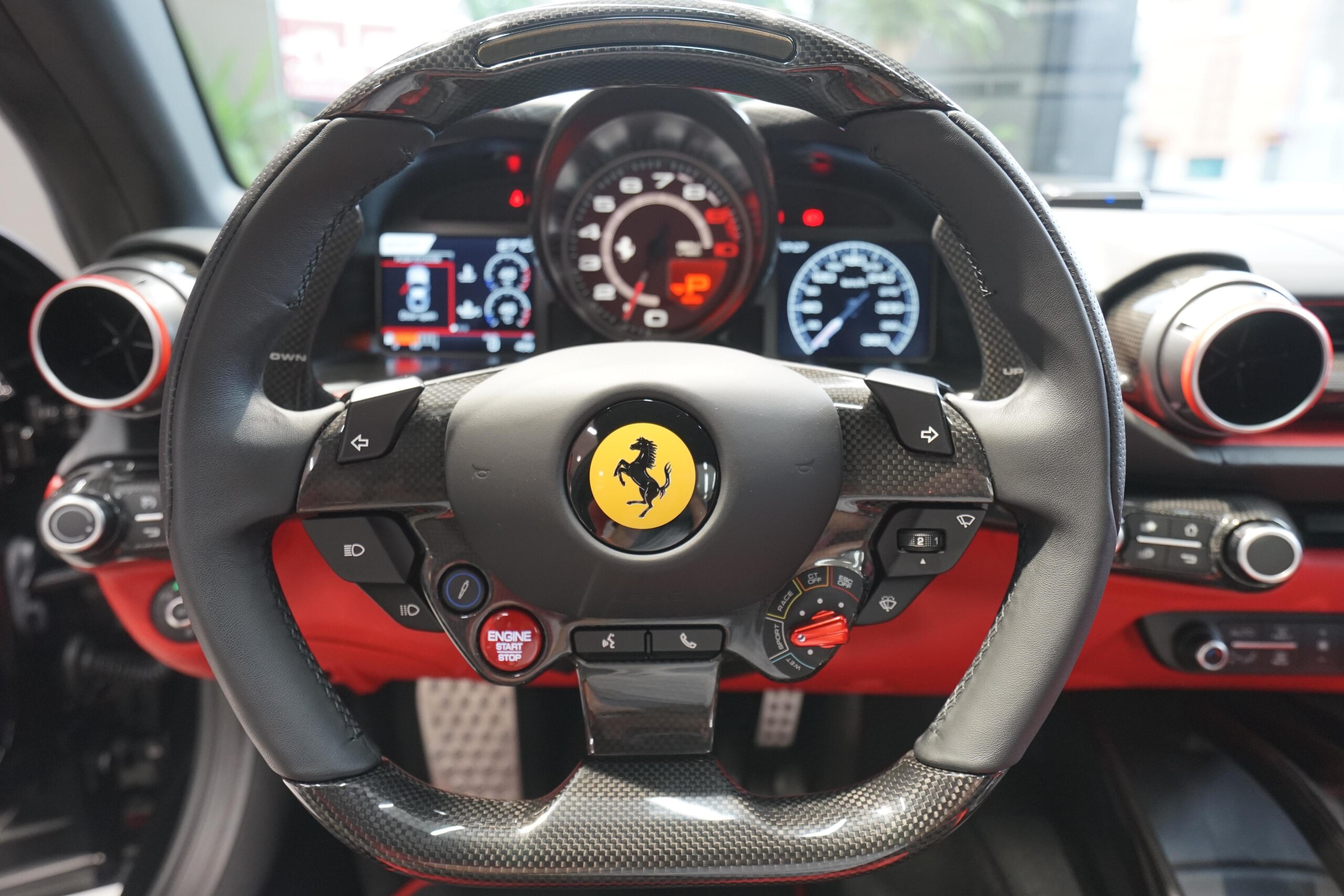 2018 Ferrari 812 Superfast Tailor Made — Photo 11 / 24