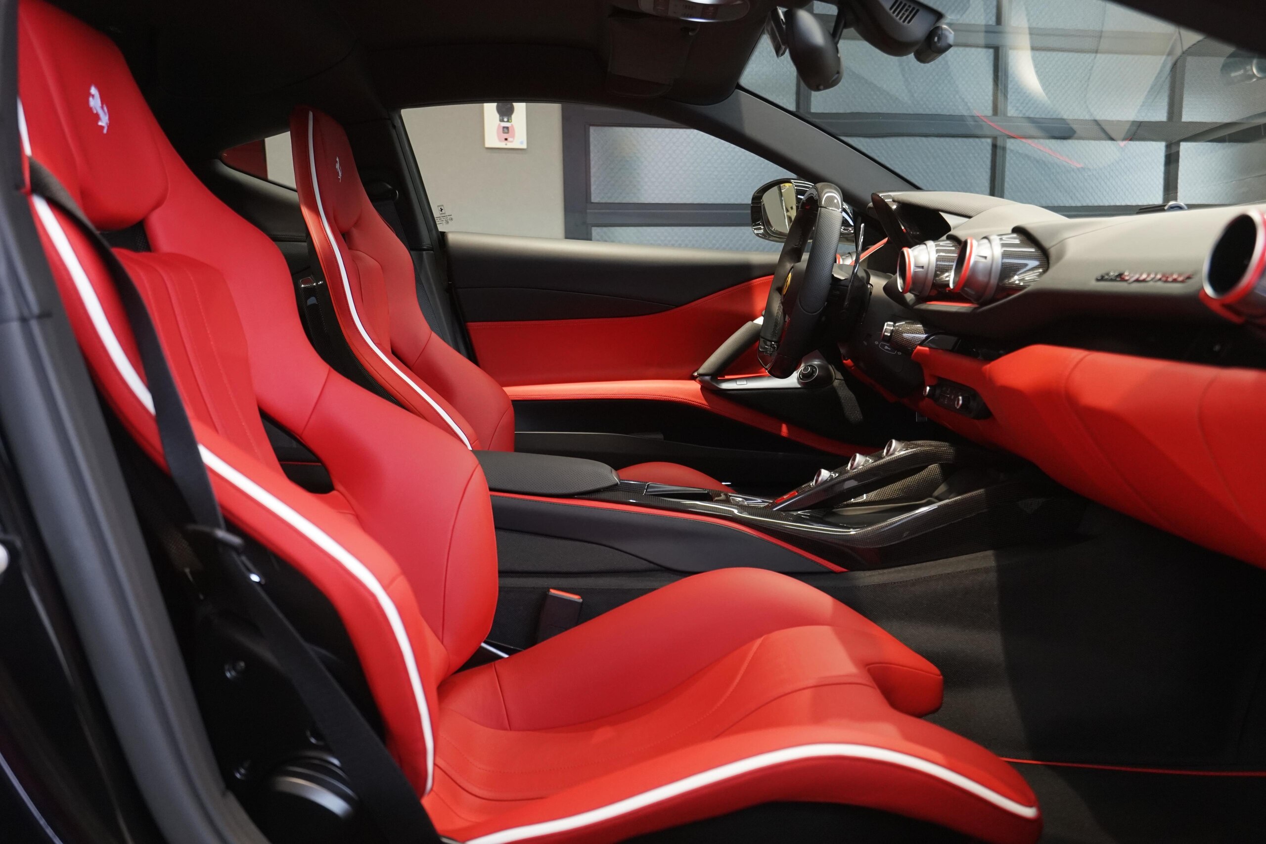 2018 Ferrari 812 Superfast Tailor Made — Photo 15 / 24