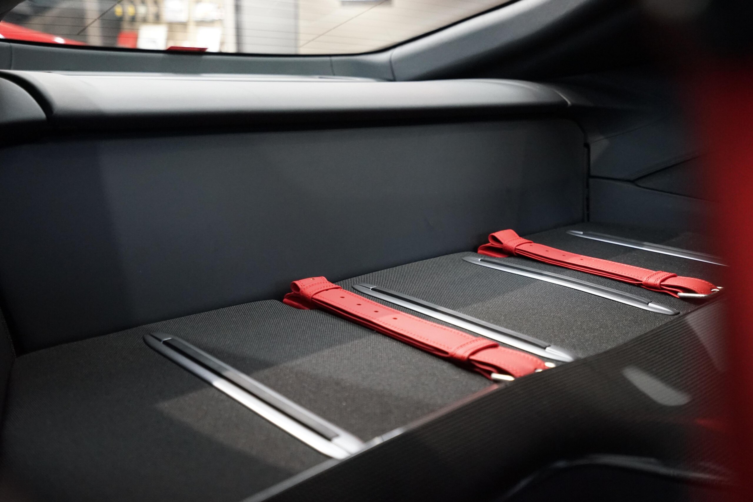 2018 Ferrari 812 Superfast Tailor Made — Photo 18 / 24