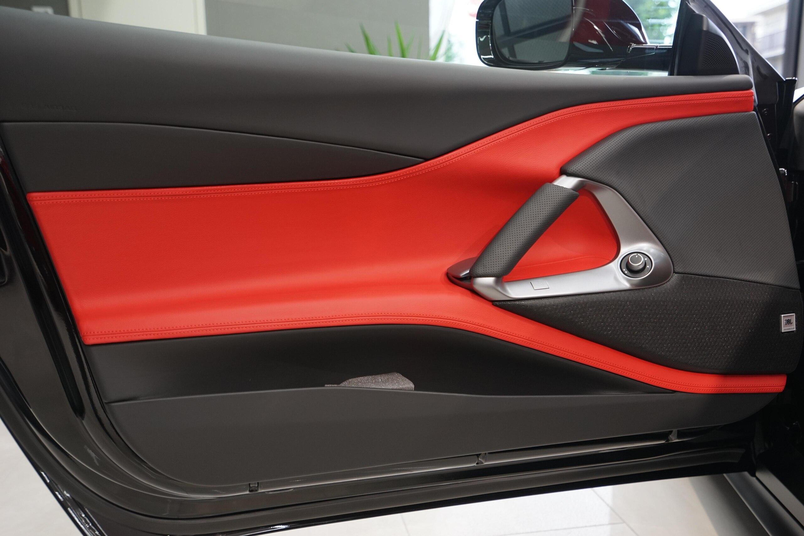 2018 Ferrari 812 Superfast Tailor Made — Photo 20 / 24