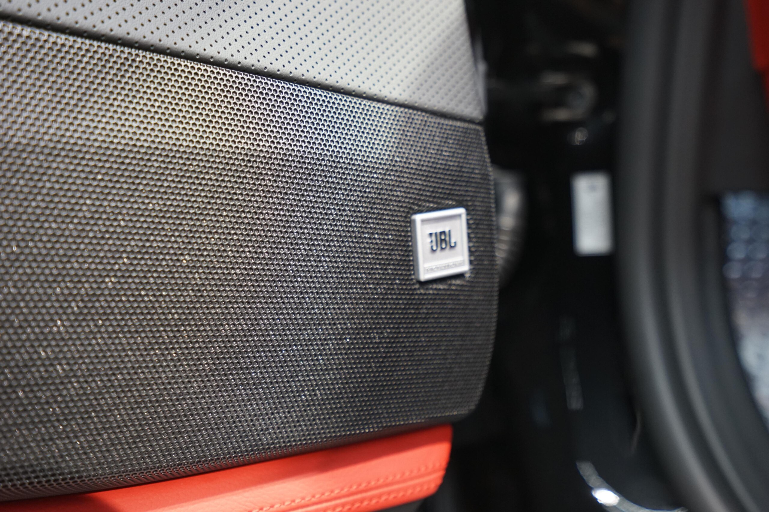 2018 Ferrari 812 Superfast Tailor Made — Photo 21 / 24