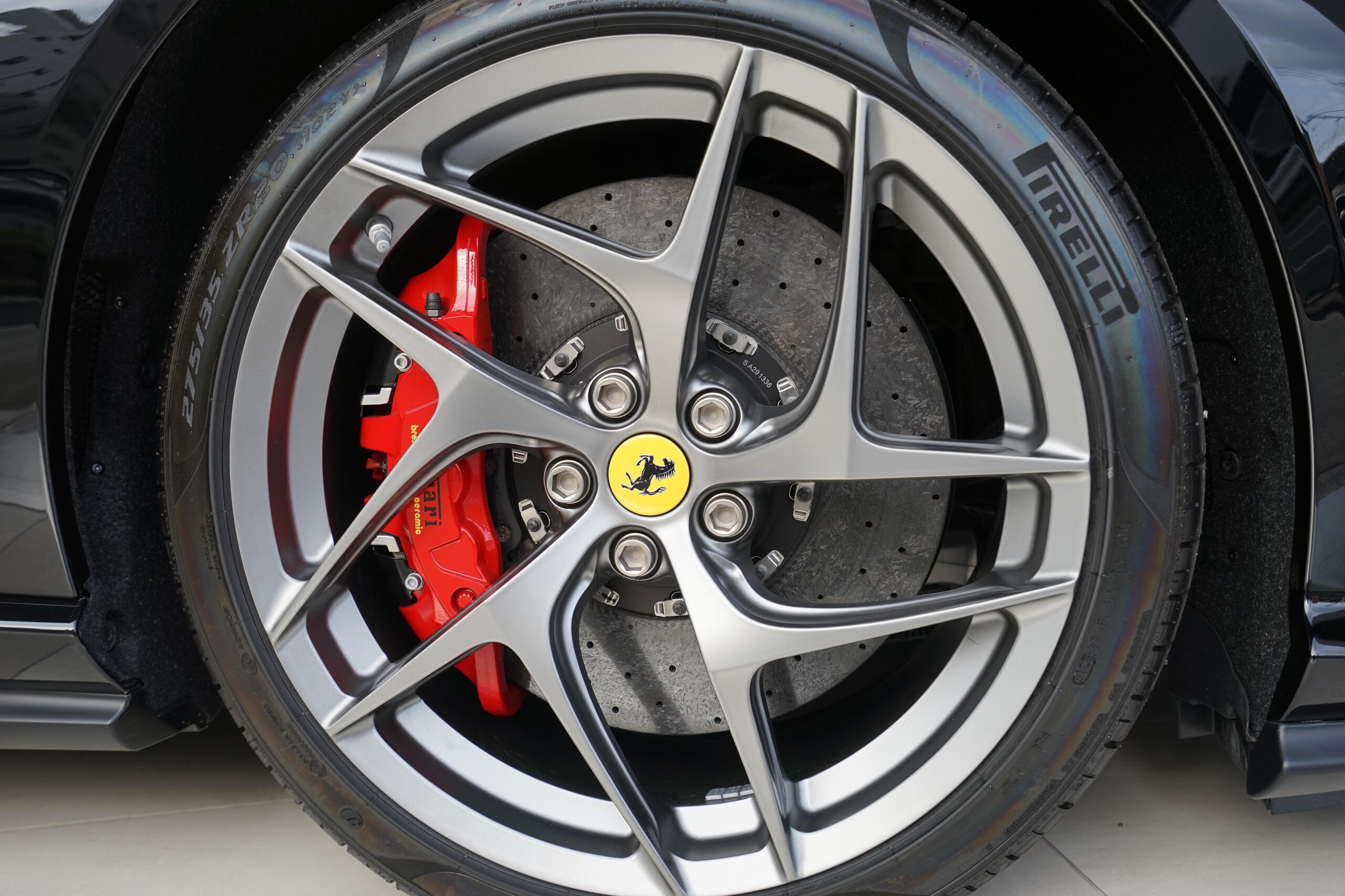 2018 Ferrari 812 Superfast Tailor Made — Photo 22 / 24