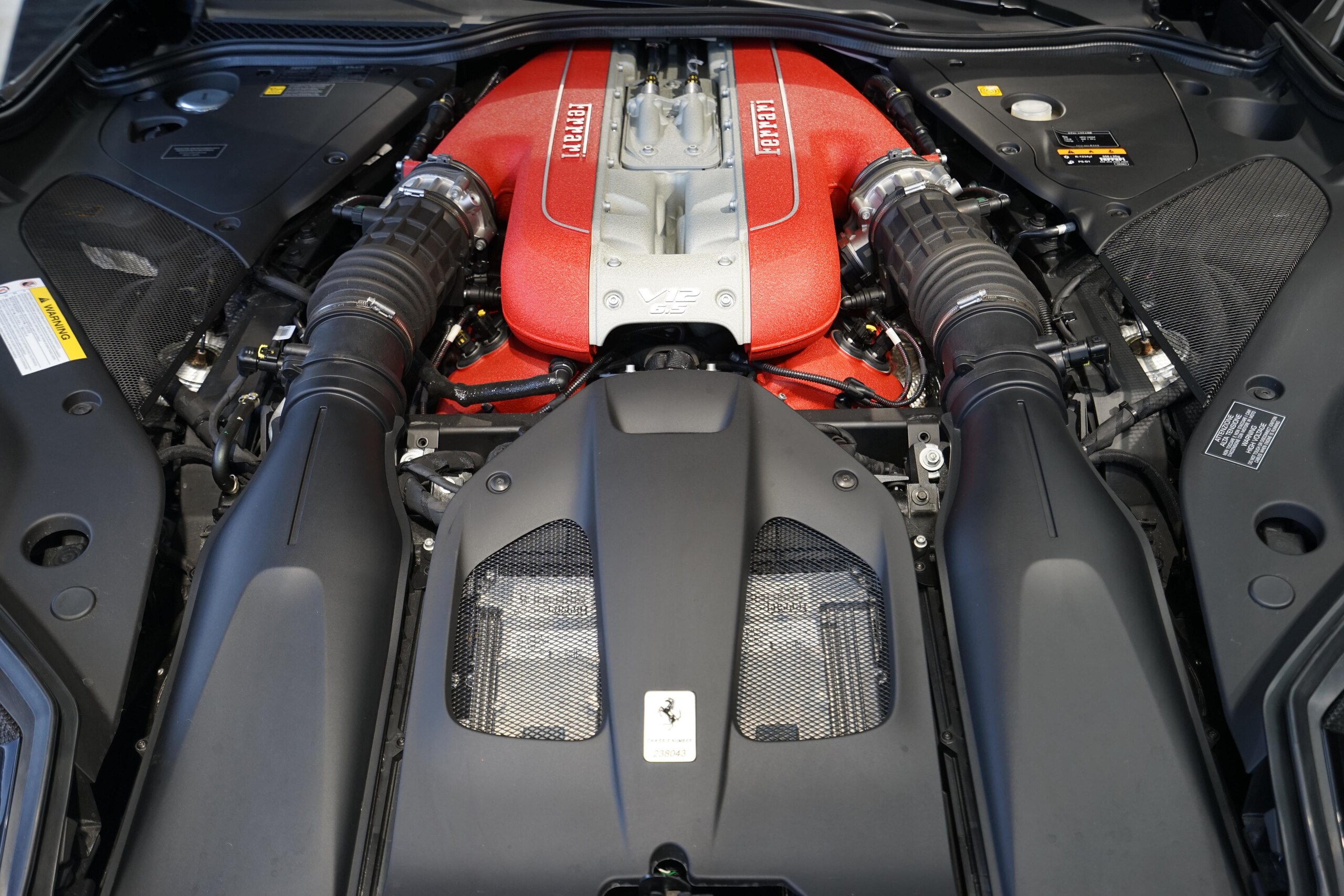 2018 Ferrari 812 Superfast Tailor Made — Photo 23 / 24