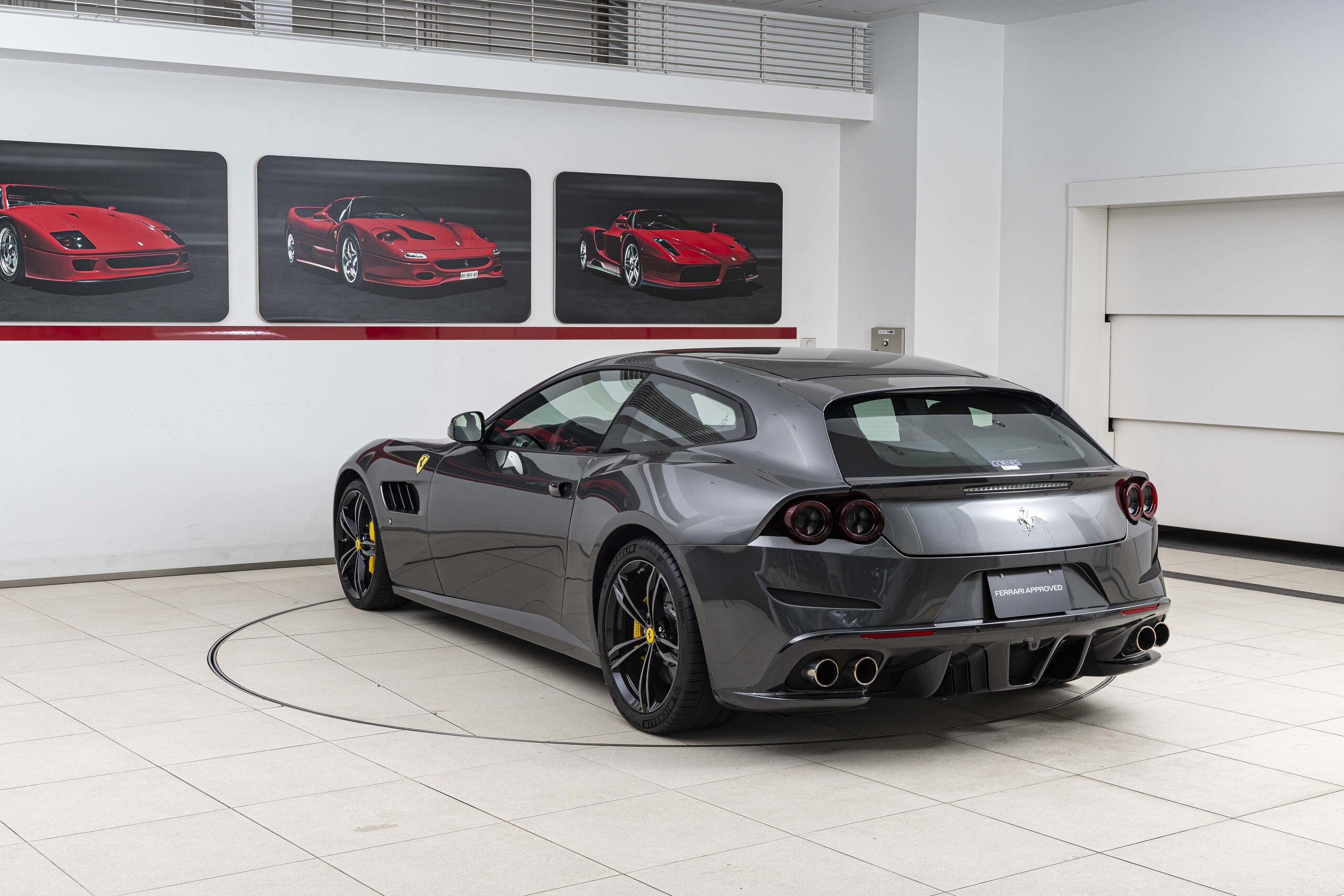 2018 Ferrari GTC4Lusso — Photo 7 / 26
