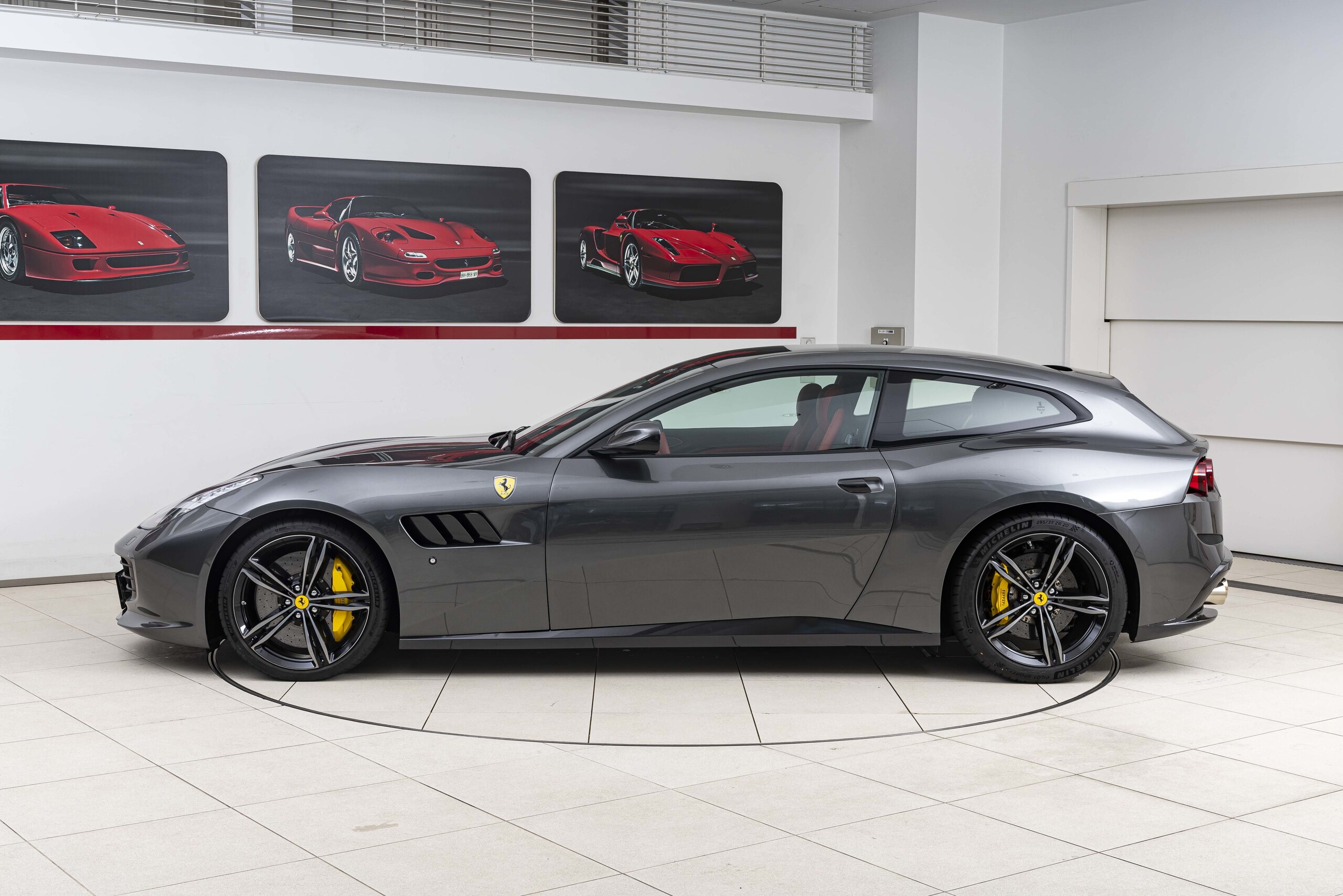2018 Ferrari GTC4Lusso — Photo 11 / 26