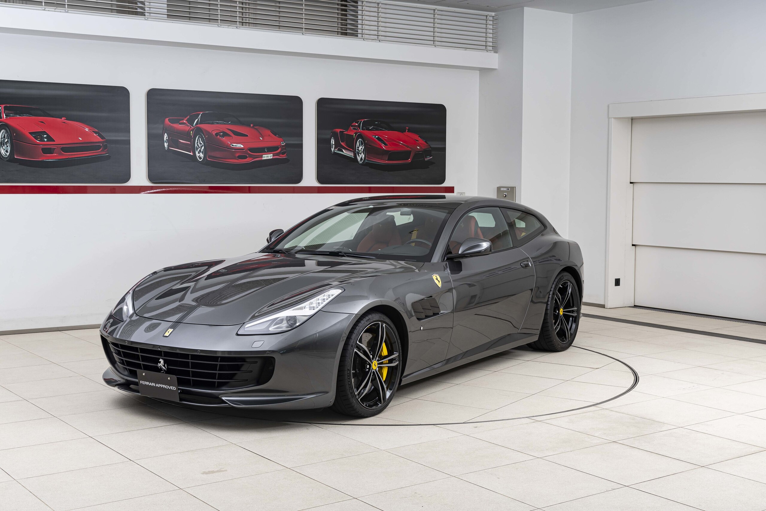 2018 Ferrari GTC4Lusso — Photo 12 / 26