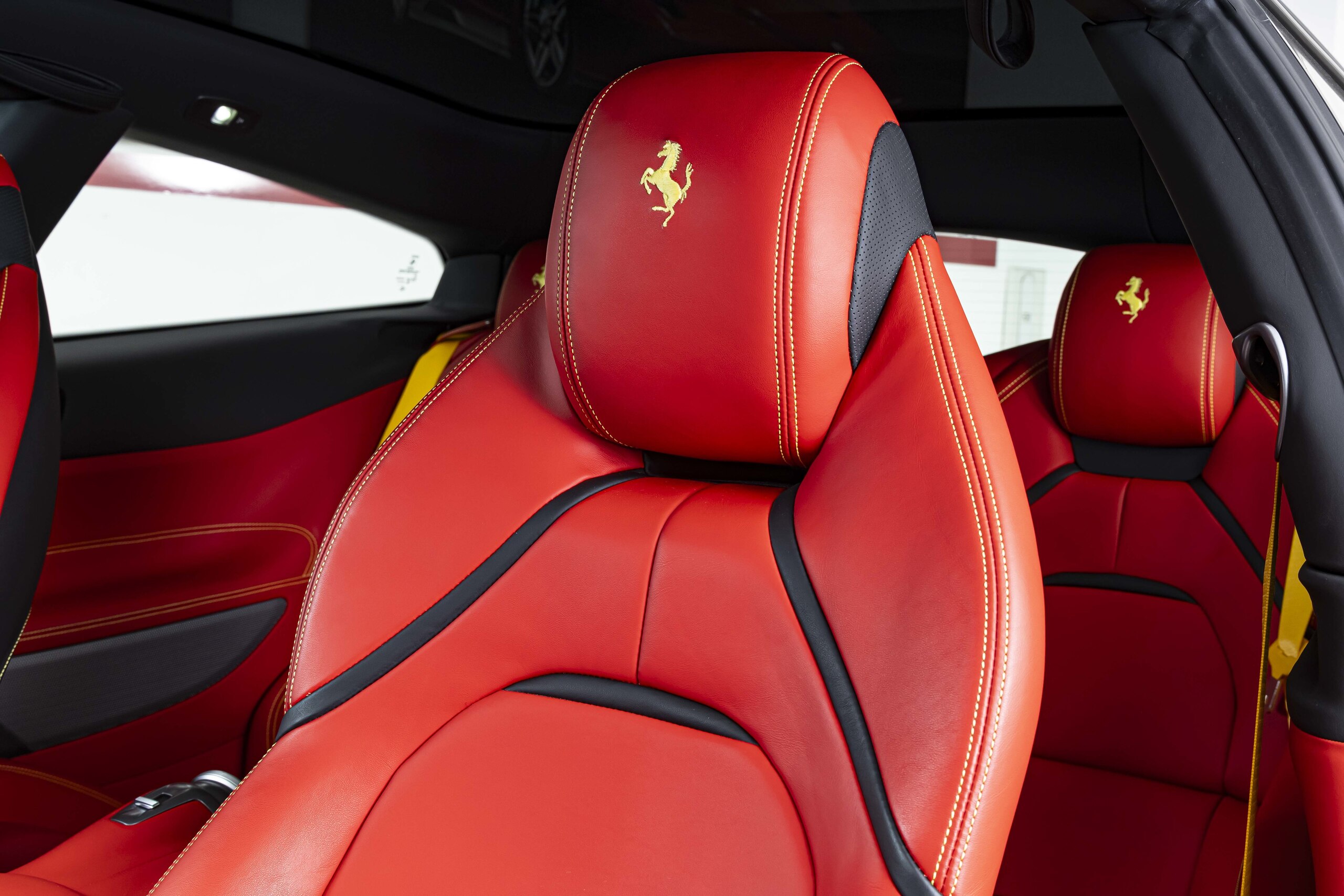 2018 Ferrari GTC4Lusso — Photo 13 / 26