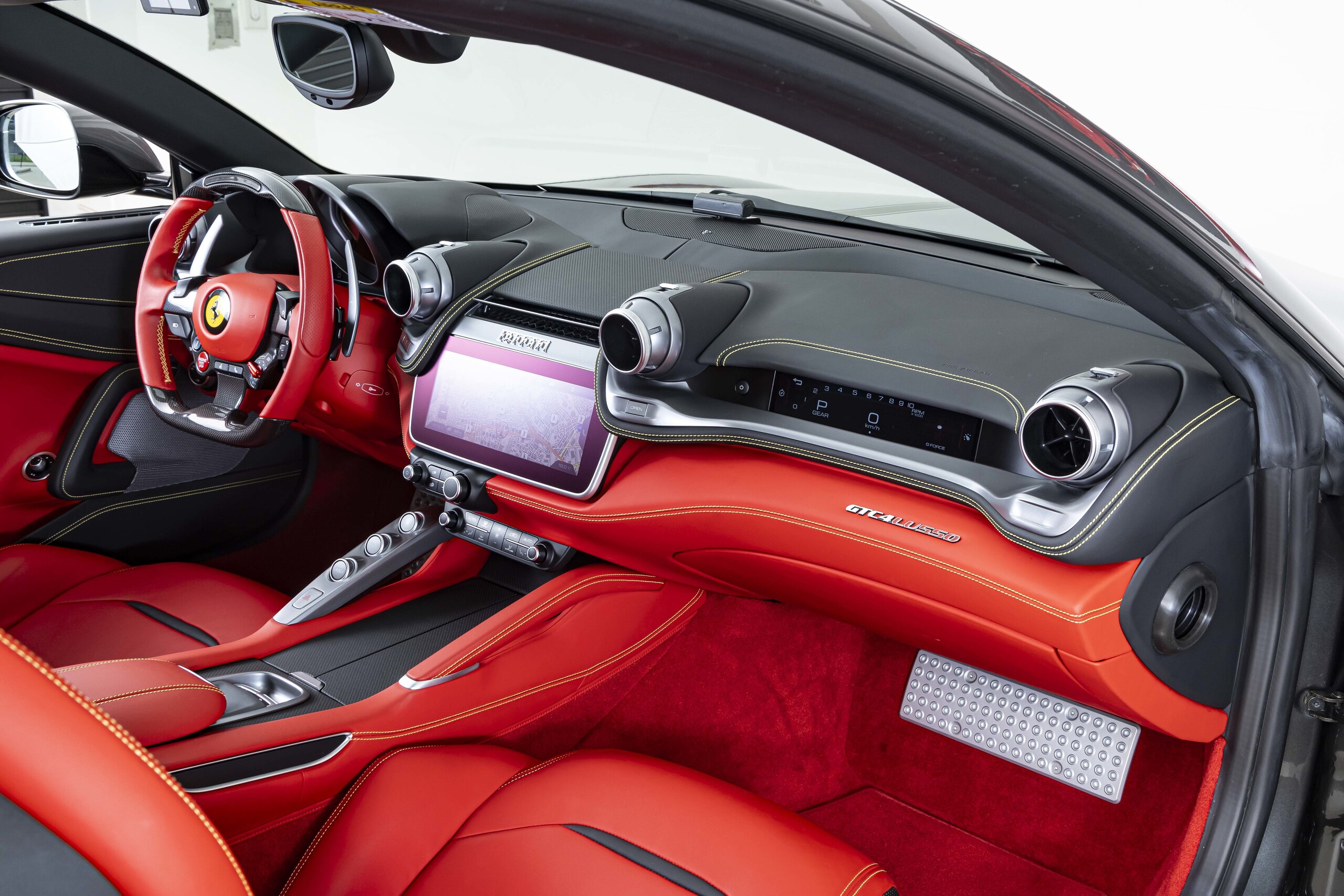 2018 Ferrari GTC4Lusso — Photo 18 / 26