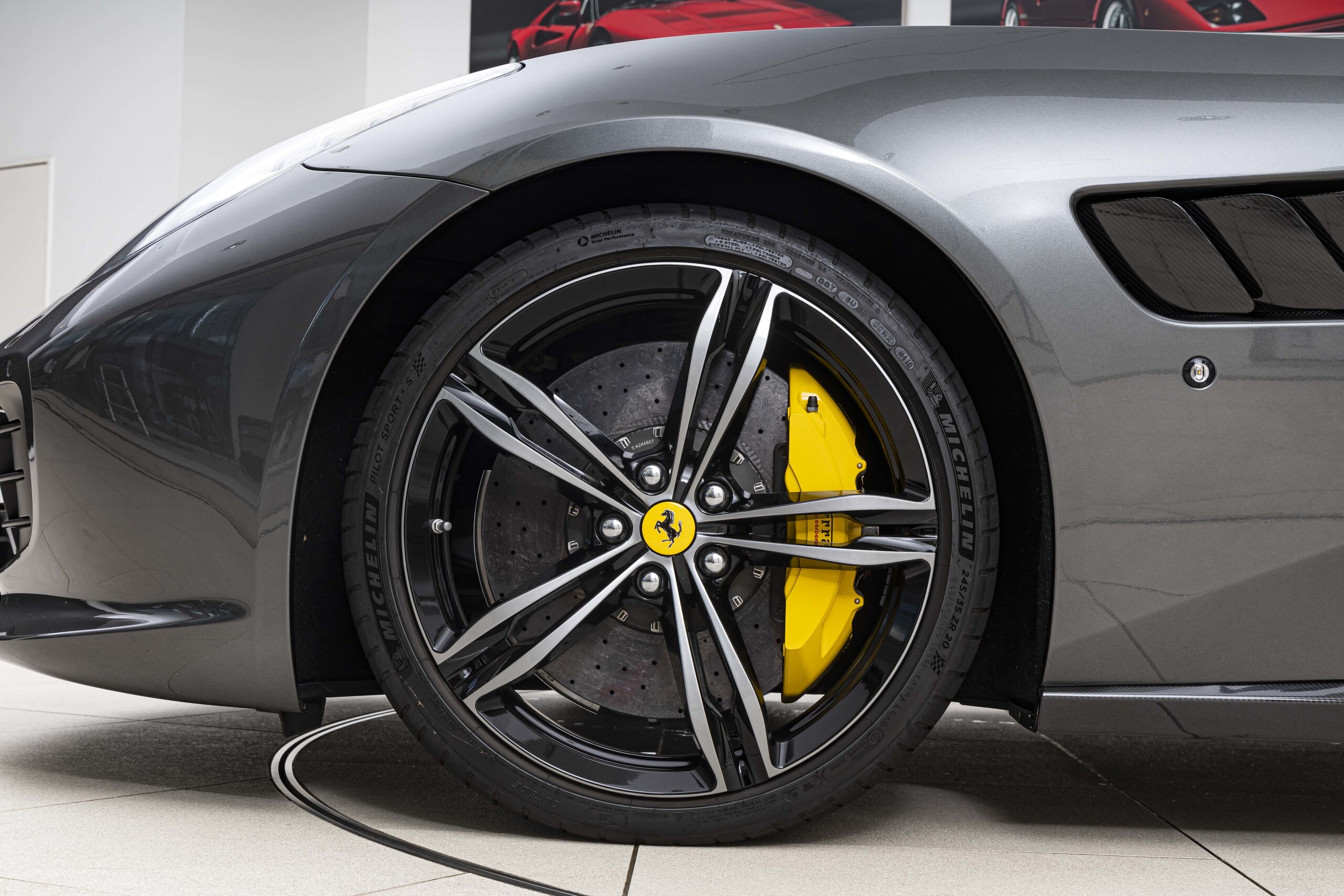 2018 Ferrari GTC4Lusso — Photo 22 / 26
