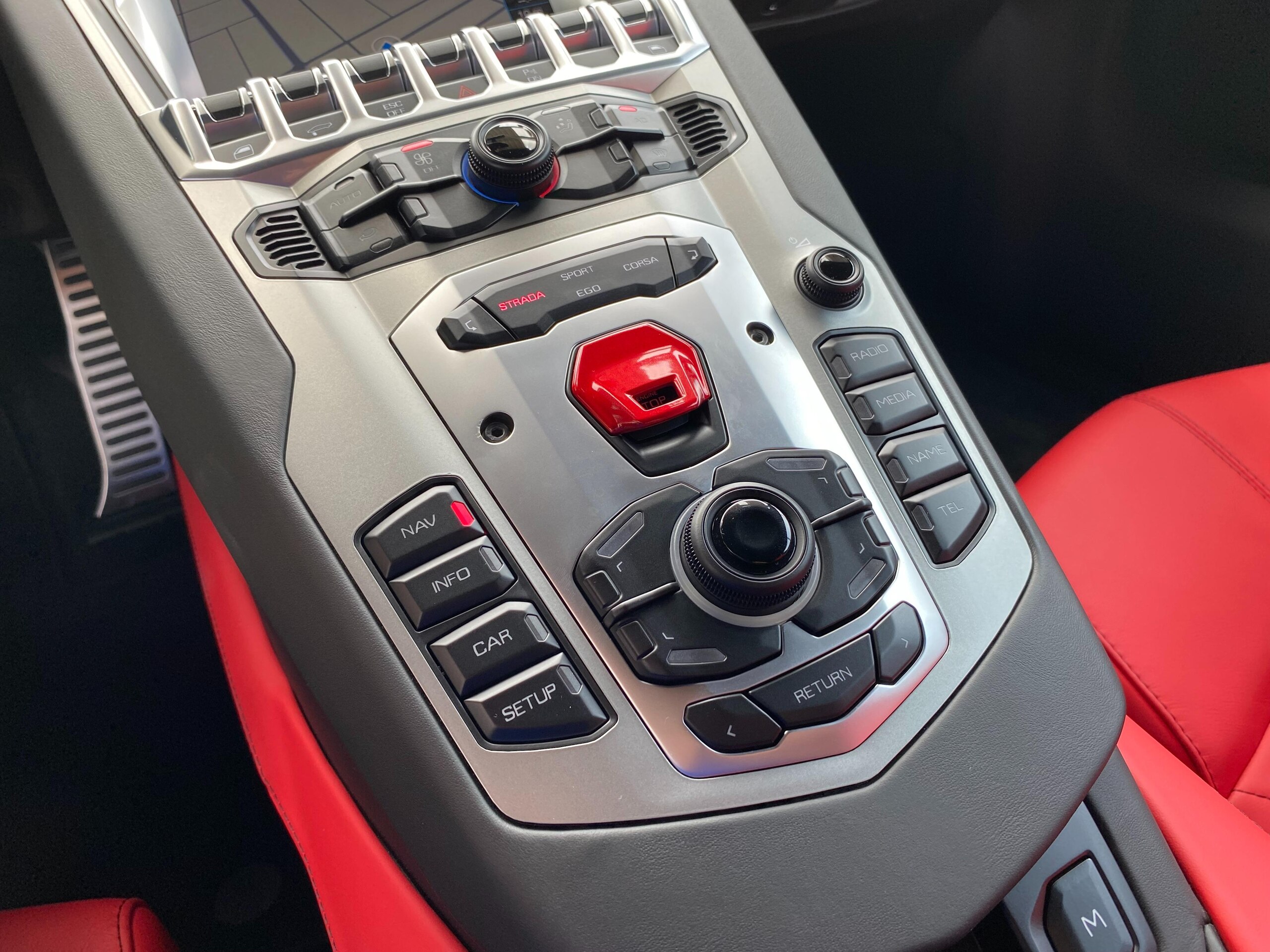 2018 Lamborghini Aventador S — Photo 9 / 55