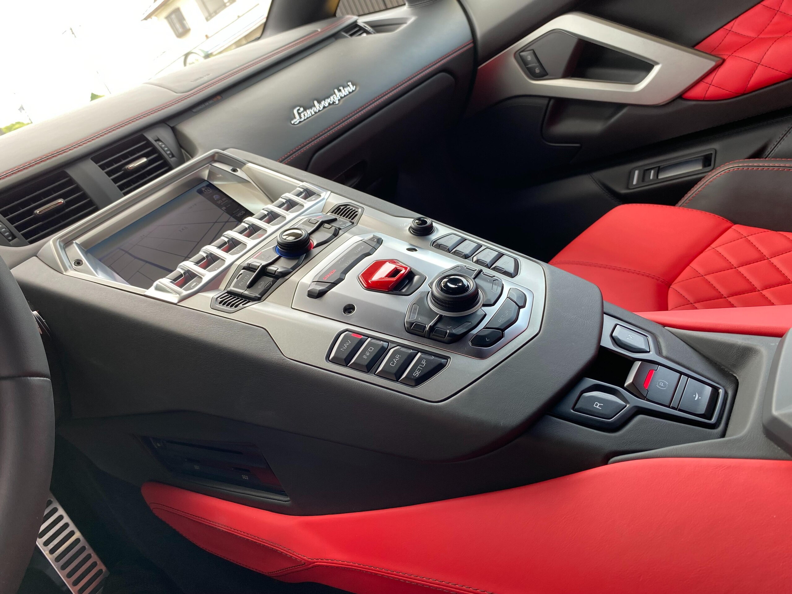 2018 Lamborghini Aventador S — Photo 16 / 55