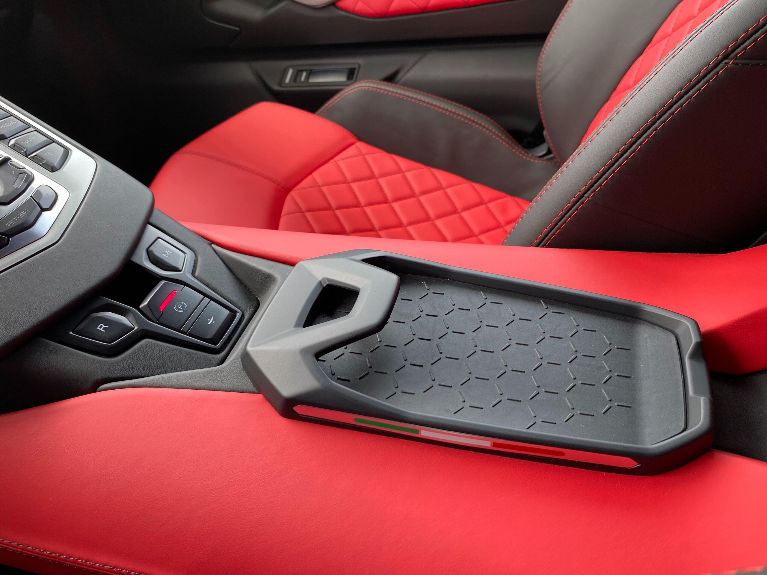 2018 Lamborghini Aventador S — Photo 21 / 55