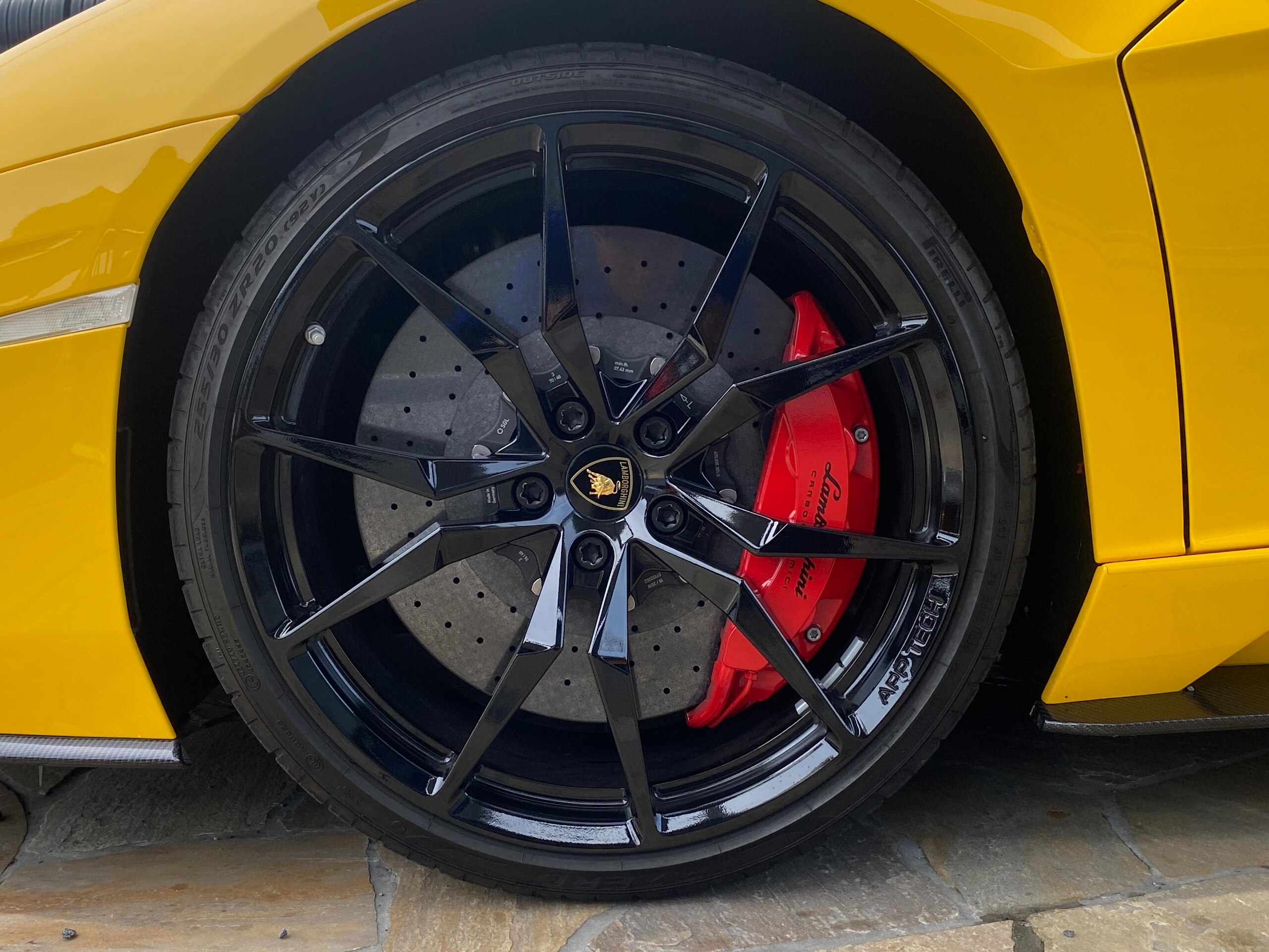 2018 Lamborghini Aventador S — Photo 28 / 55