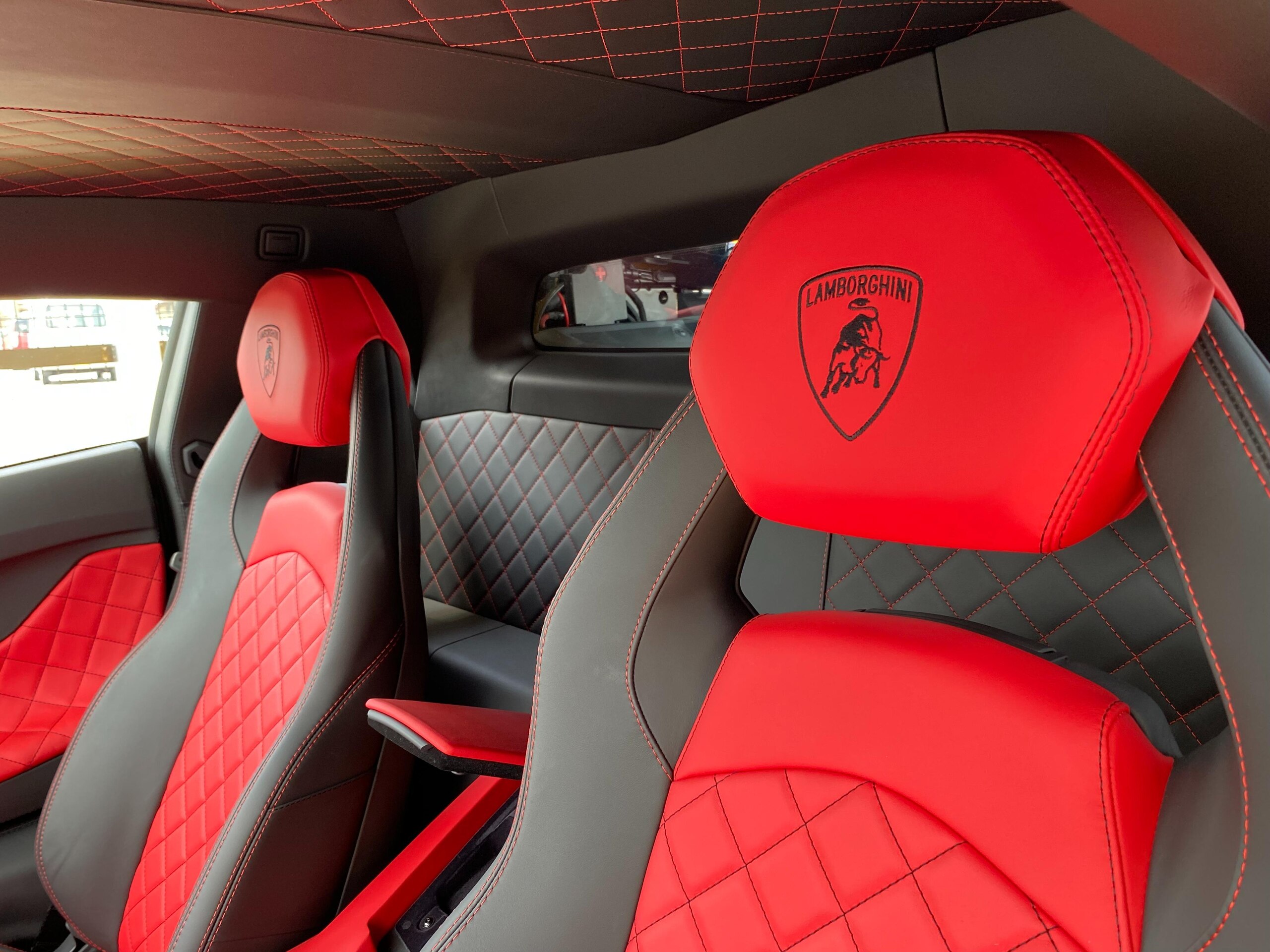 2018 Lamborghini Aventador S — Photo 34 / 55