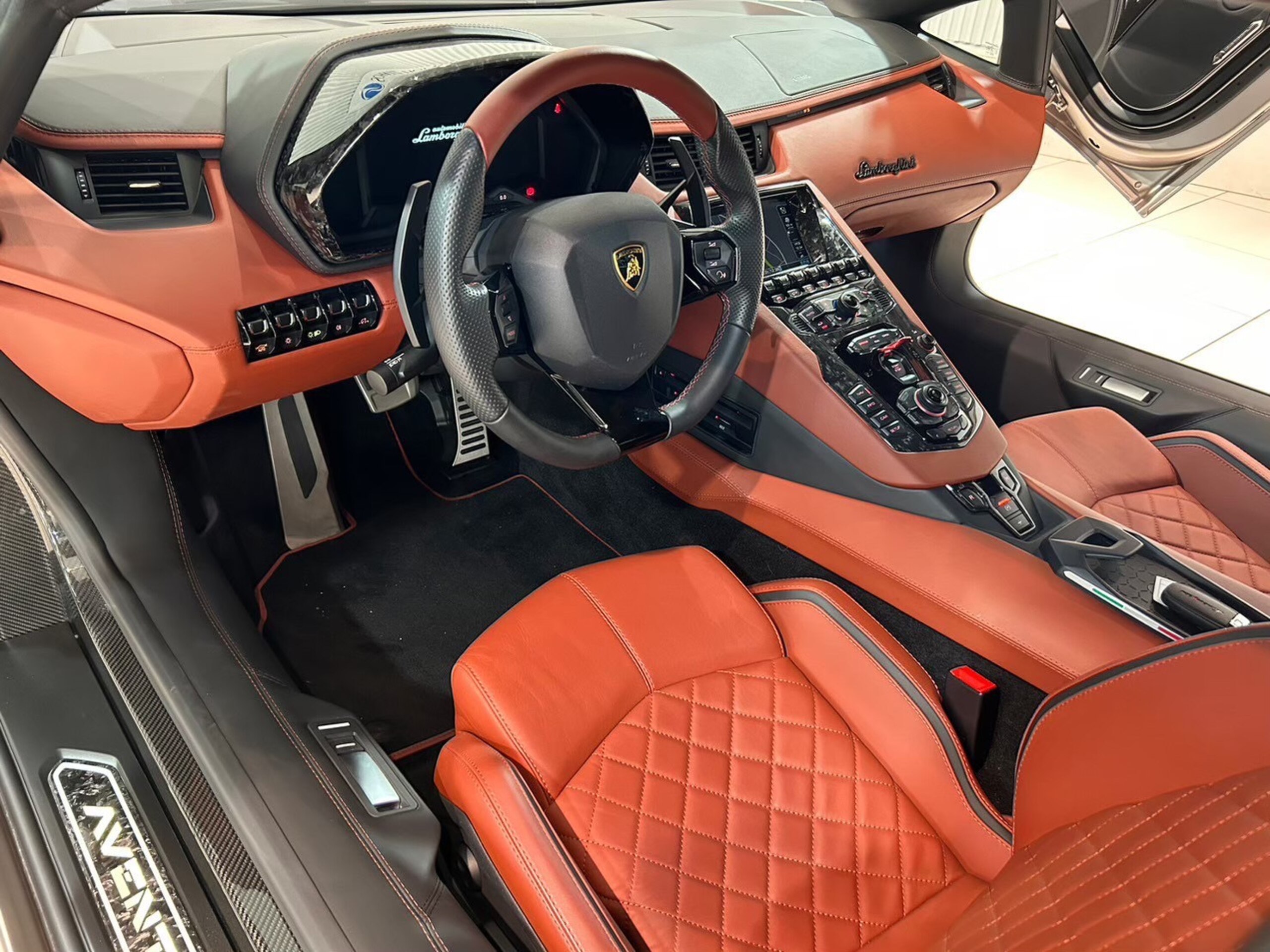2018 Lamborghini Aventador S — Photo 6 / 39