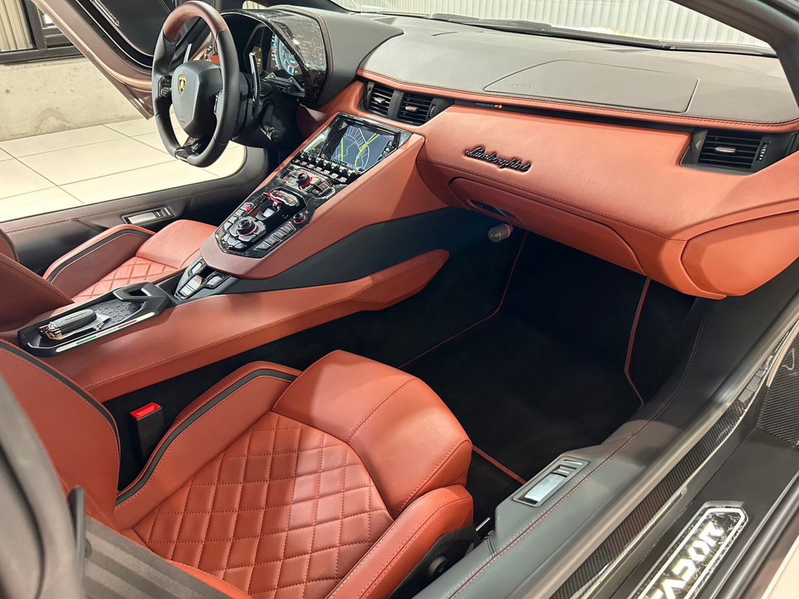 2018 Lamborghini Aventador S — Photo 9 / 39
