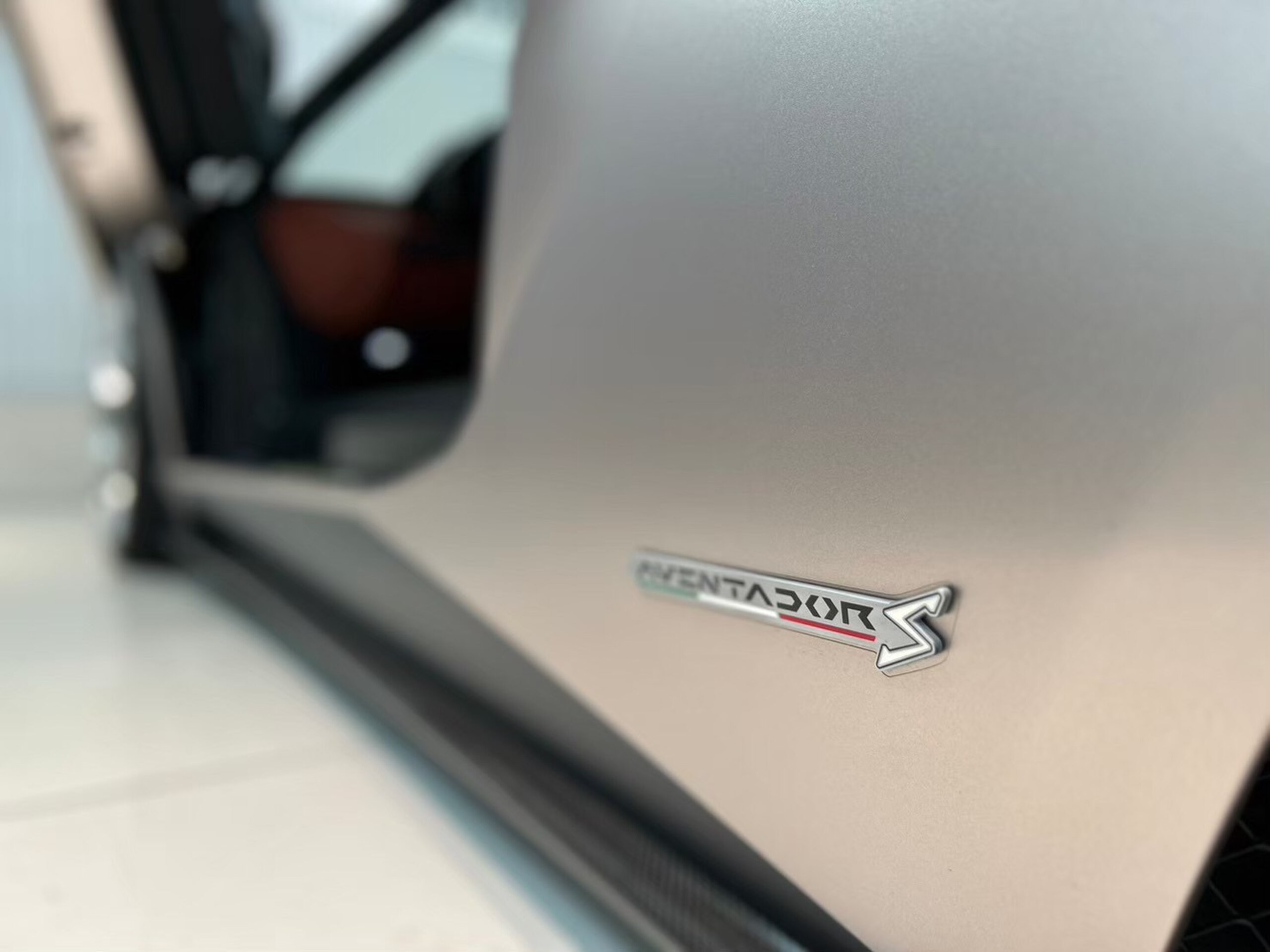2018 Lamborghini Aventador S — Photo 28 / 39
