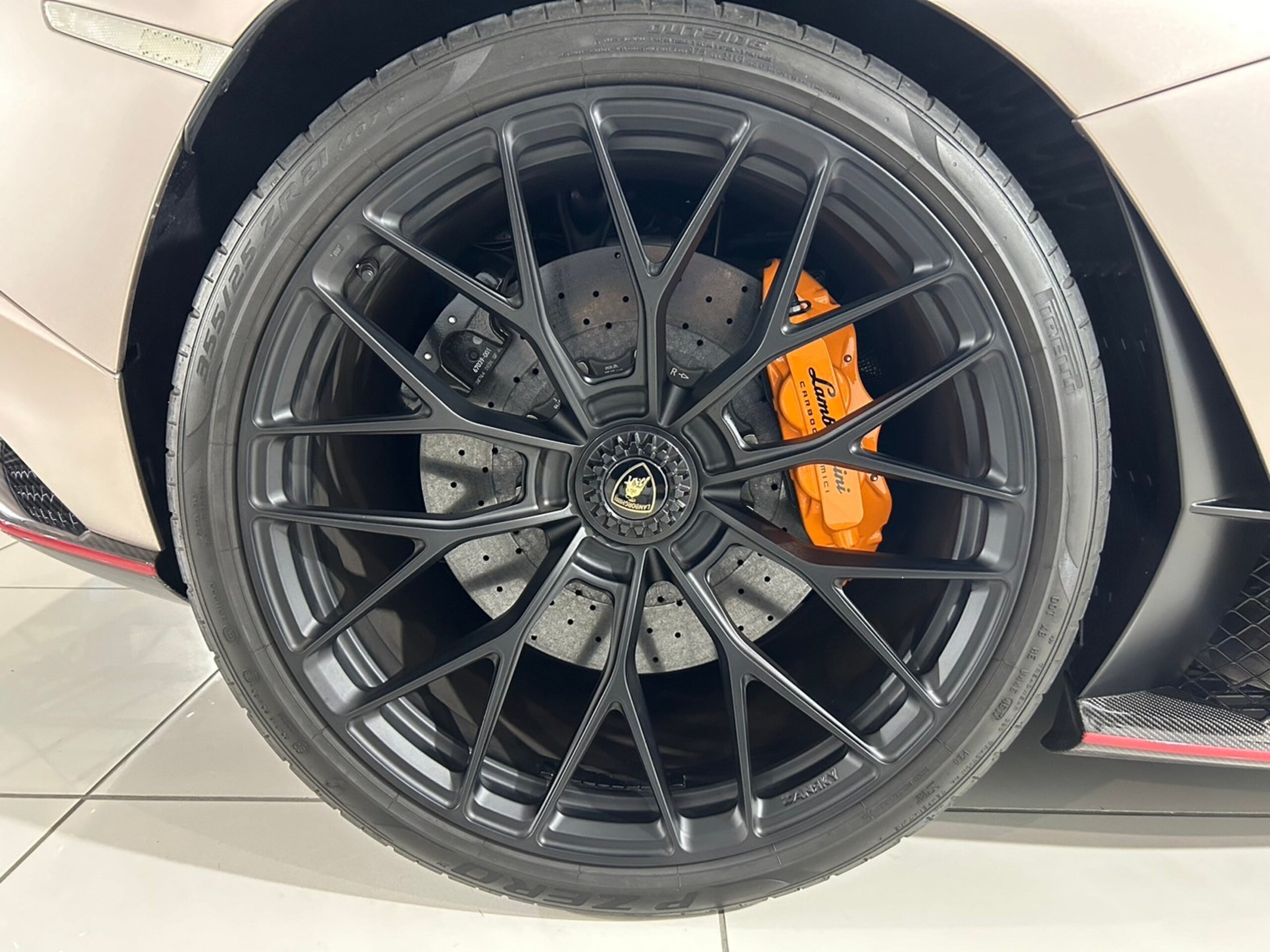 2018 Lamborghini Aventador S — Photo 38 / 39
