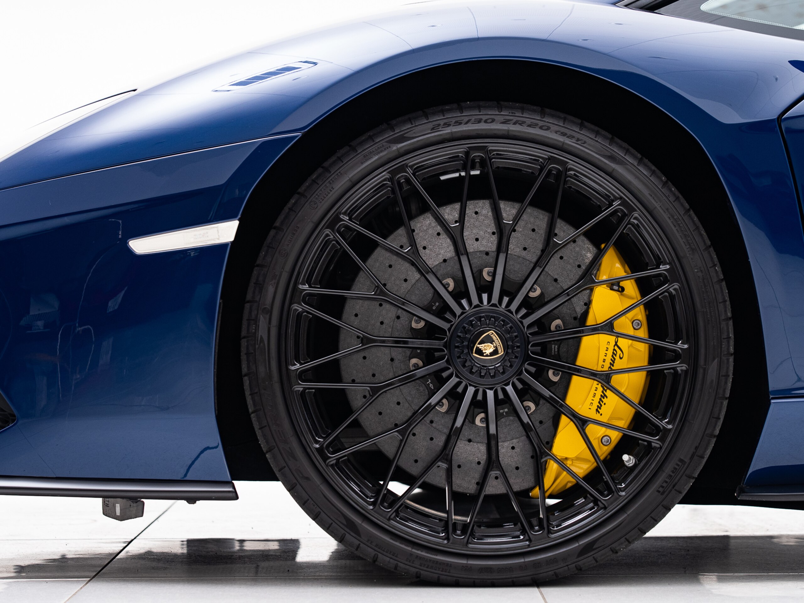 2018 Lamborghini Aventador S — Photo 6 / 36