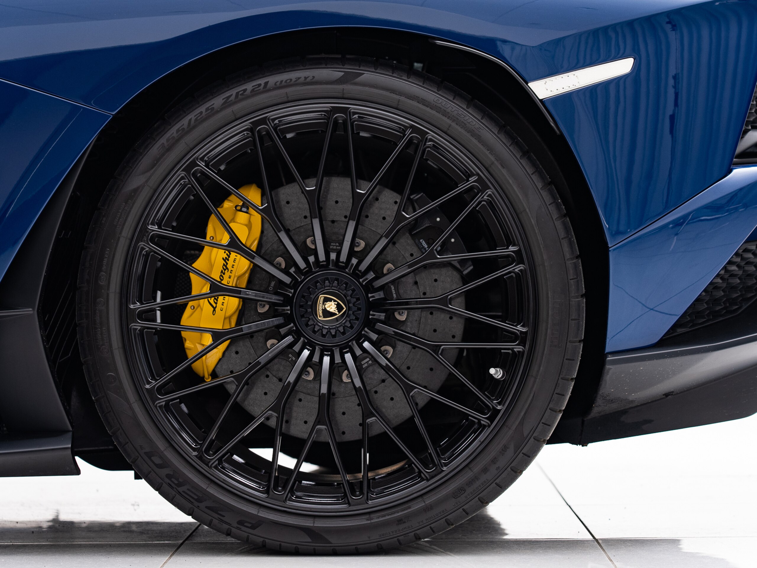 2018 Lamborghini Aventador S — Photo 7 / 36