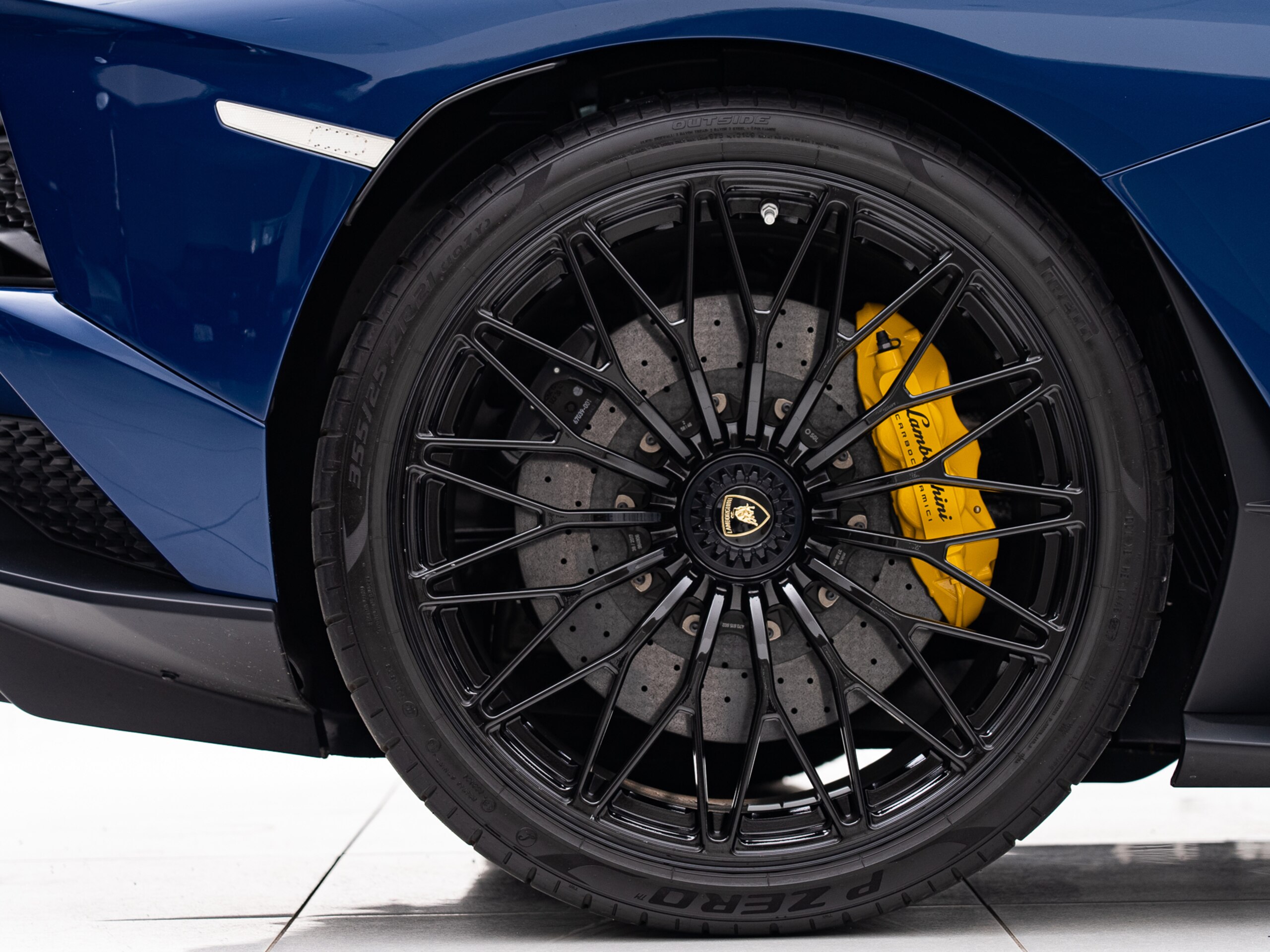 2018 Lamborghini Aventador S — Photo 12 / 36