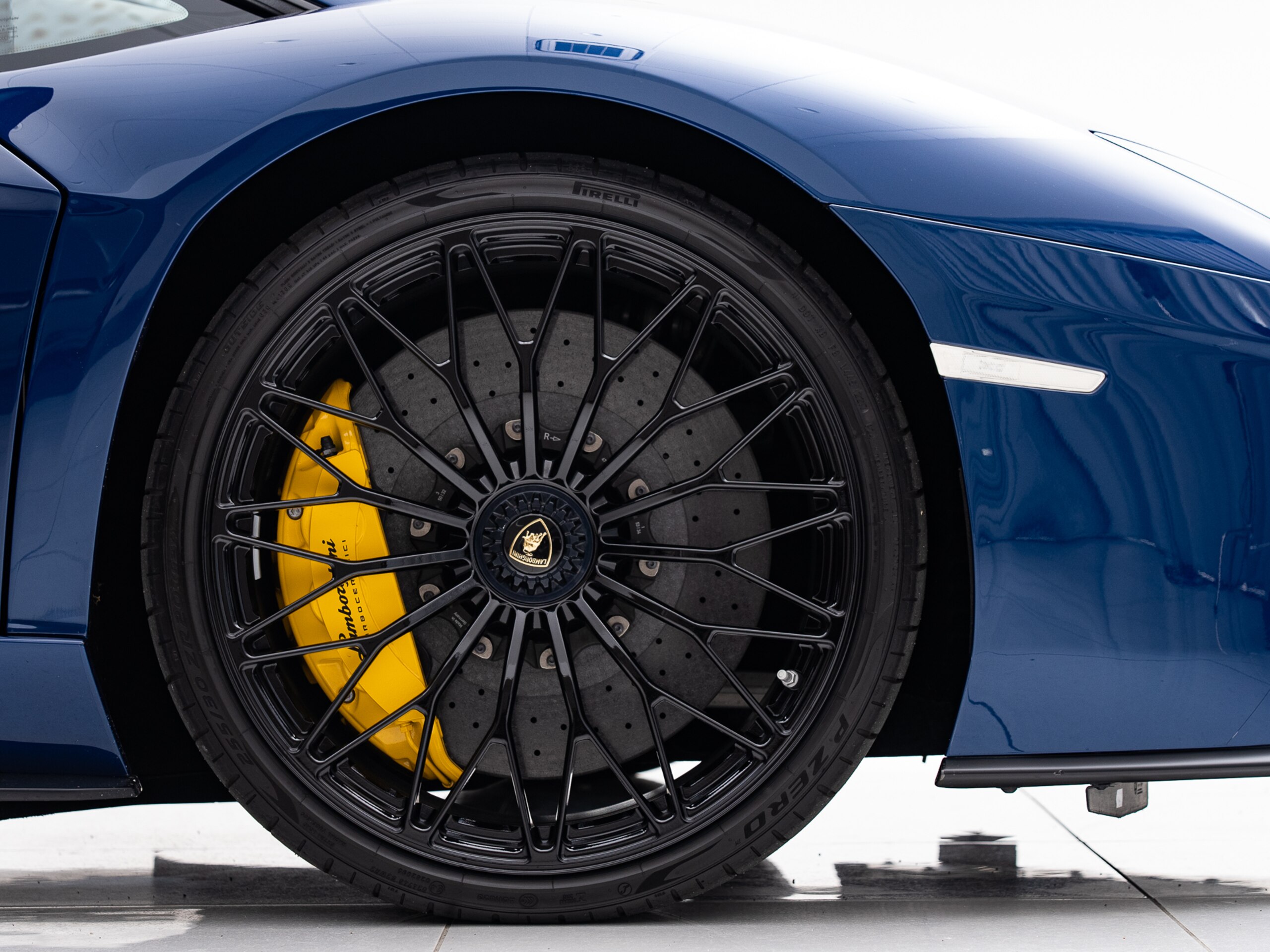 2018 Lamborghini Aventador S — Photo 13 / 36