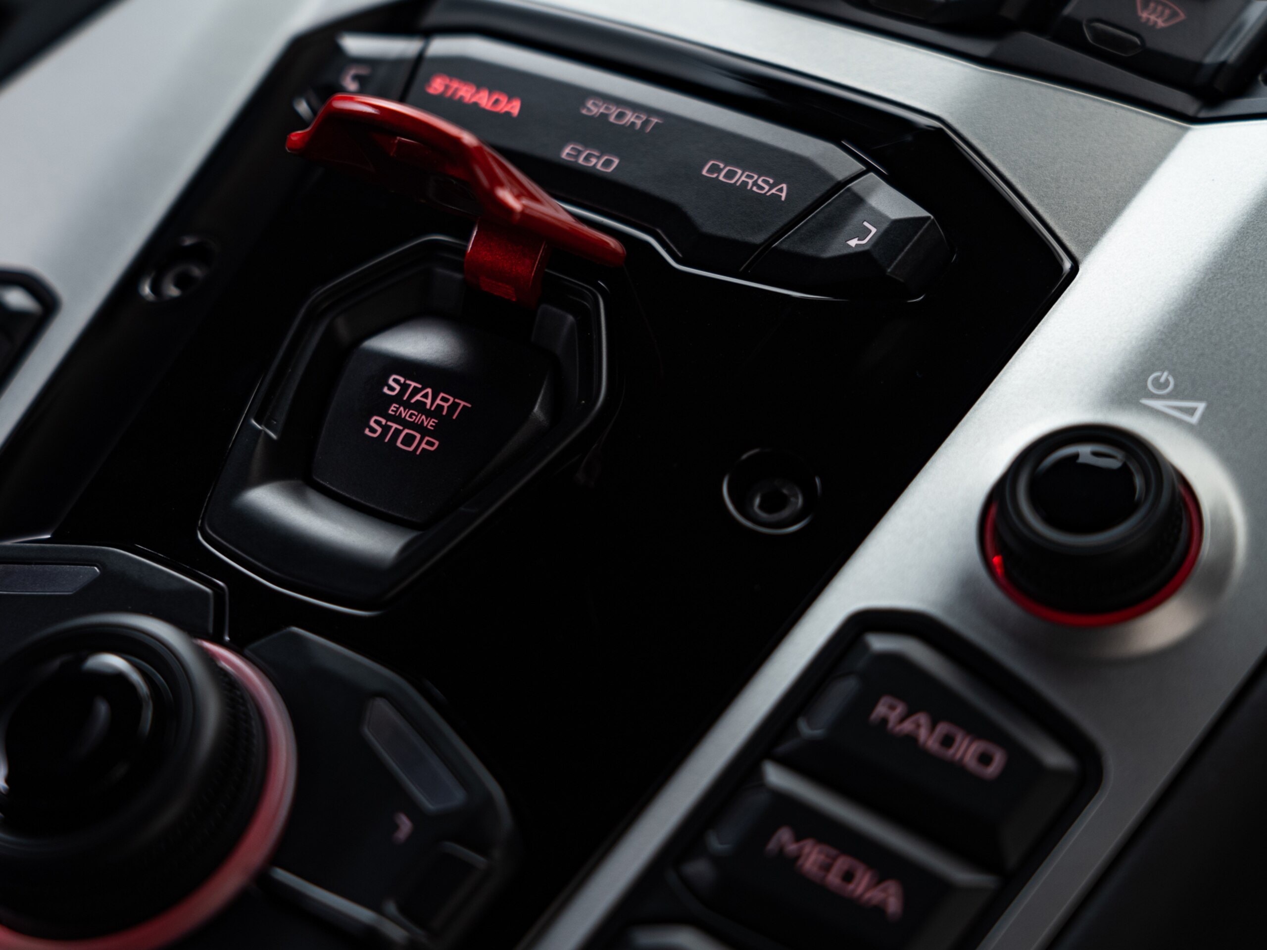 2018 Lamborghini Aventador S — Photo 26 / 36