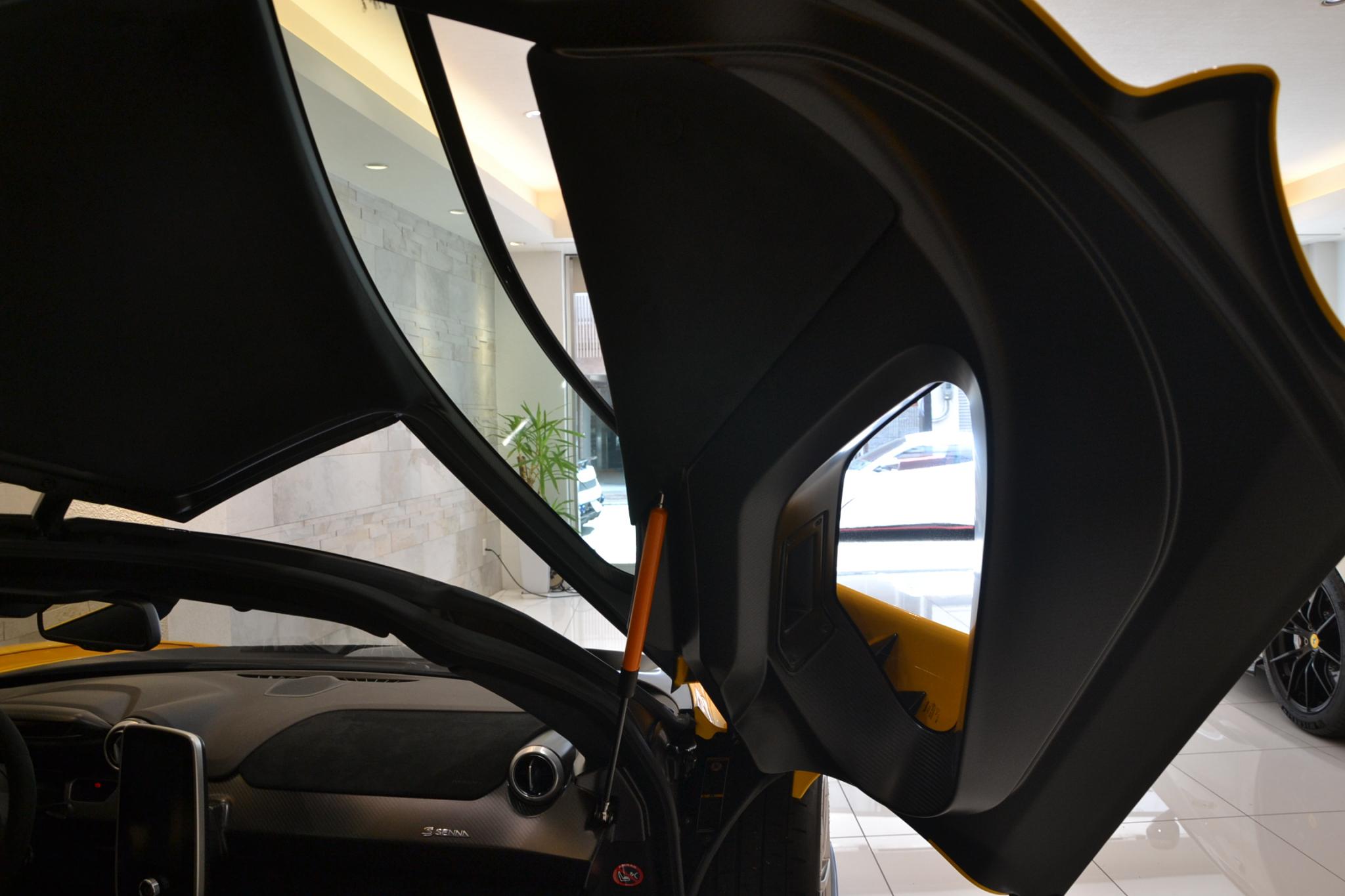2018 McLaren Senna — Photo 31 / 39