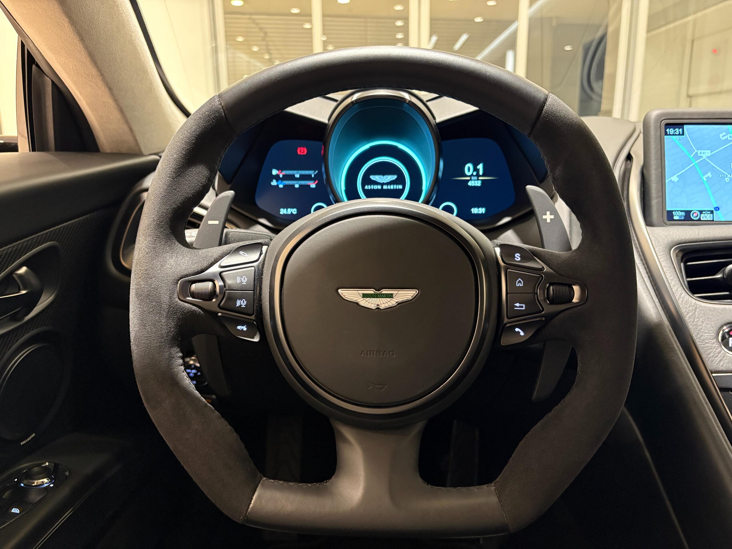 2019 Aston Martin DBS Superleggera — Photo 7 / 49