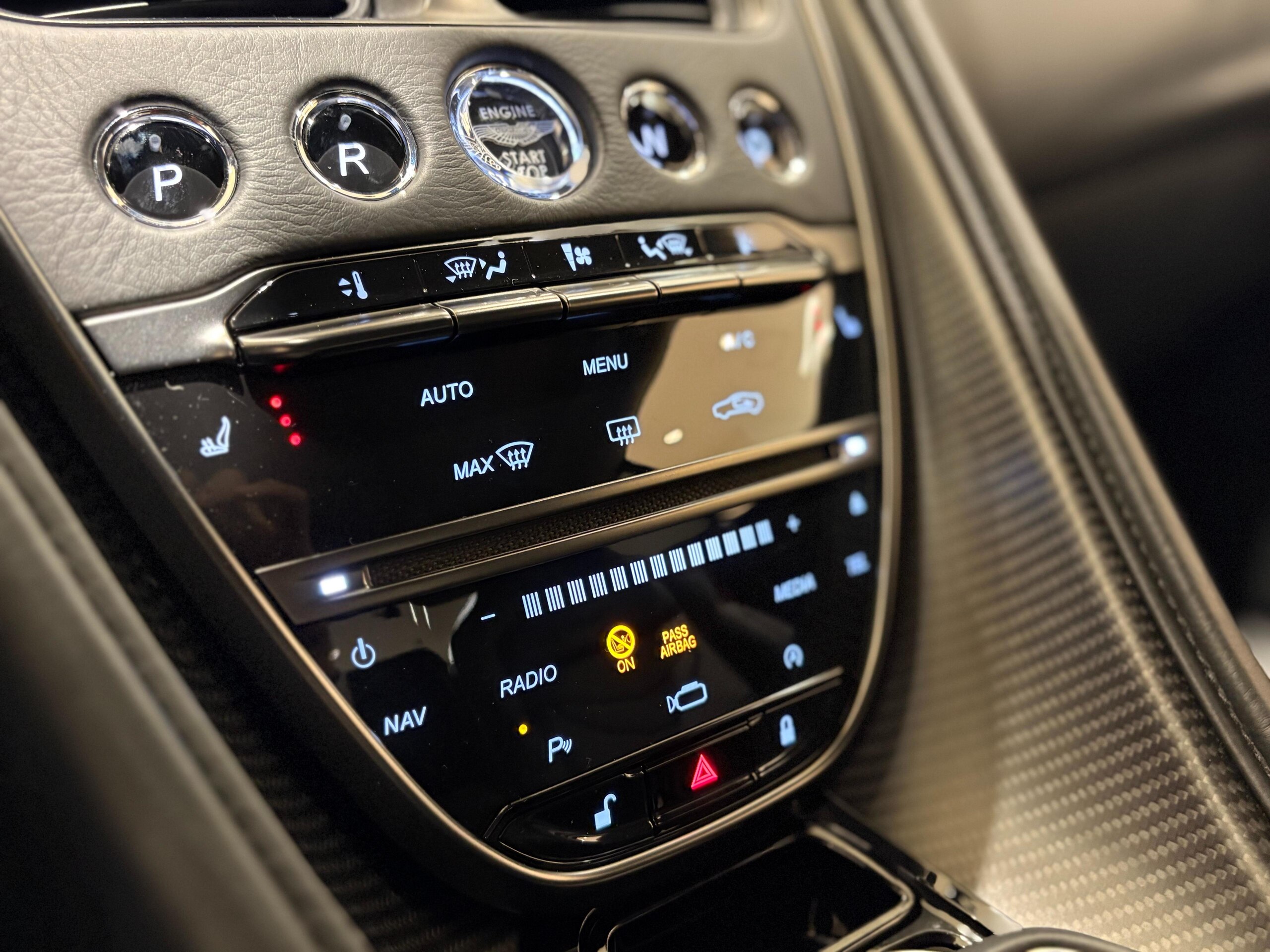 2019 Aston Martin DBS Superleggera — Photo 8 / 49